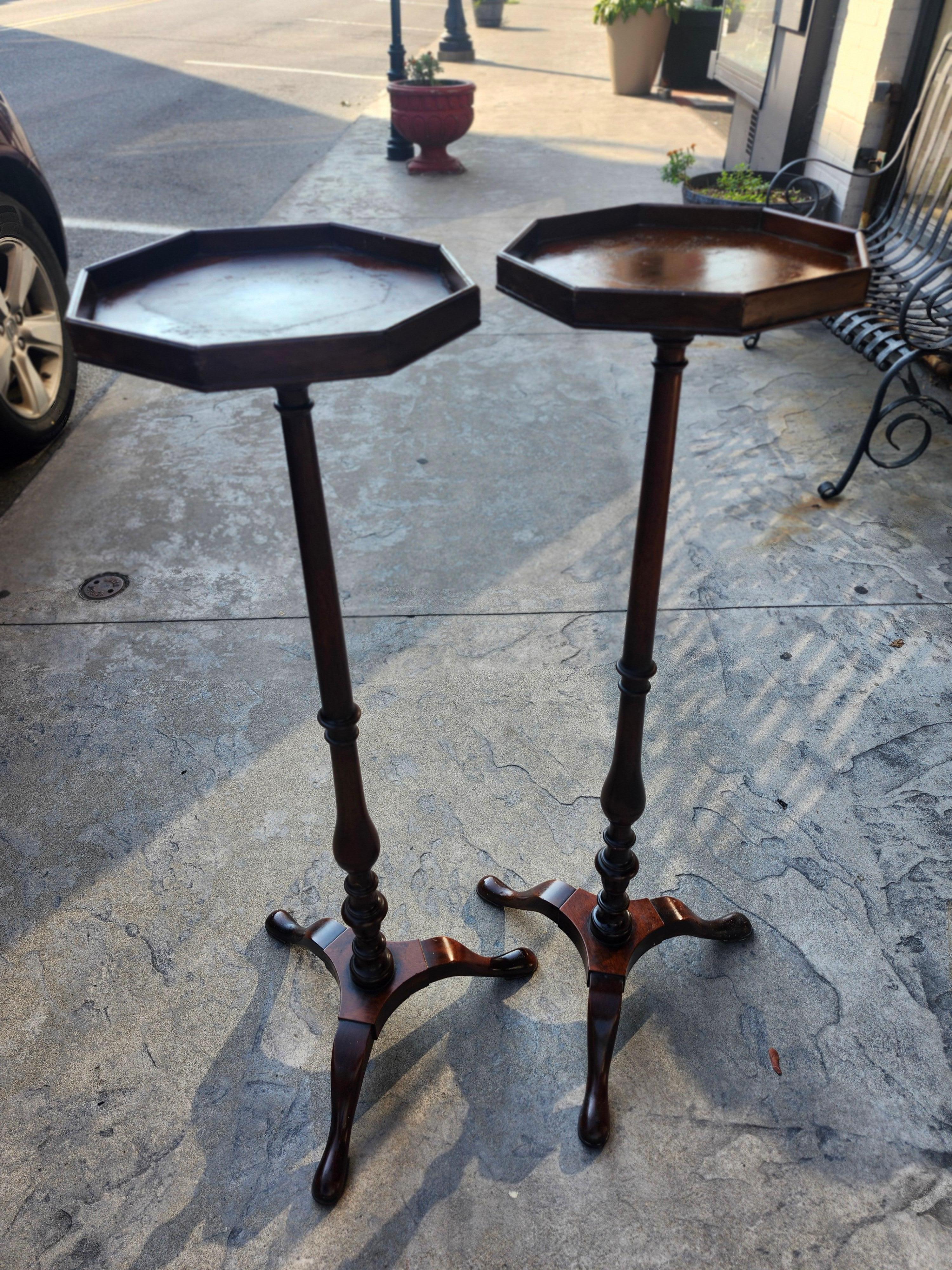 Mid Century Classical Mahogany Pedestal Plant Stands by Kittinger C1940 In Good Condition For Sale In Port Jervis, NY