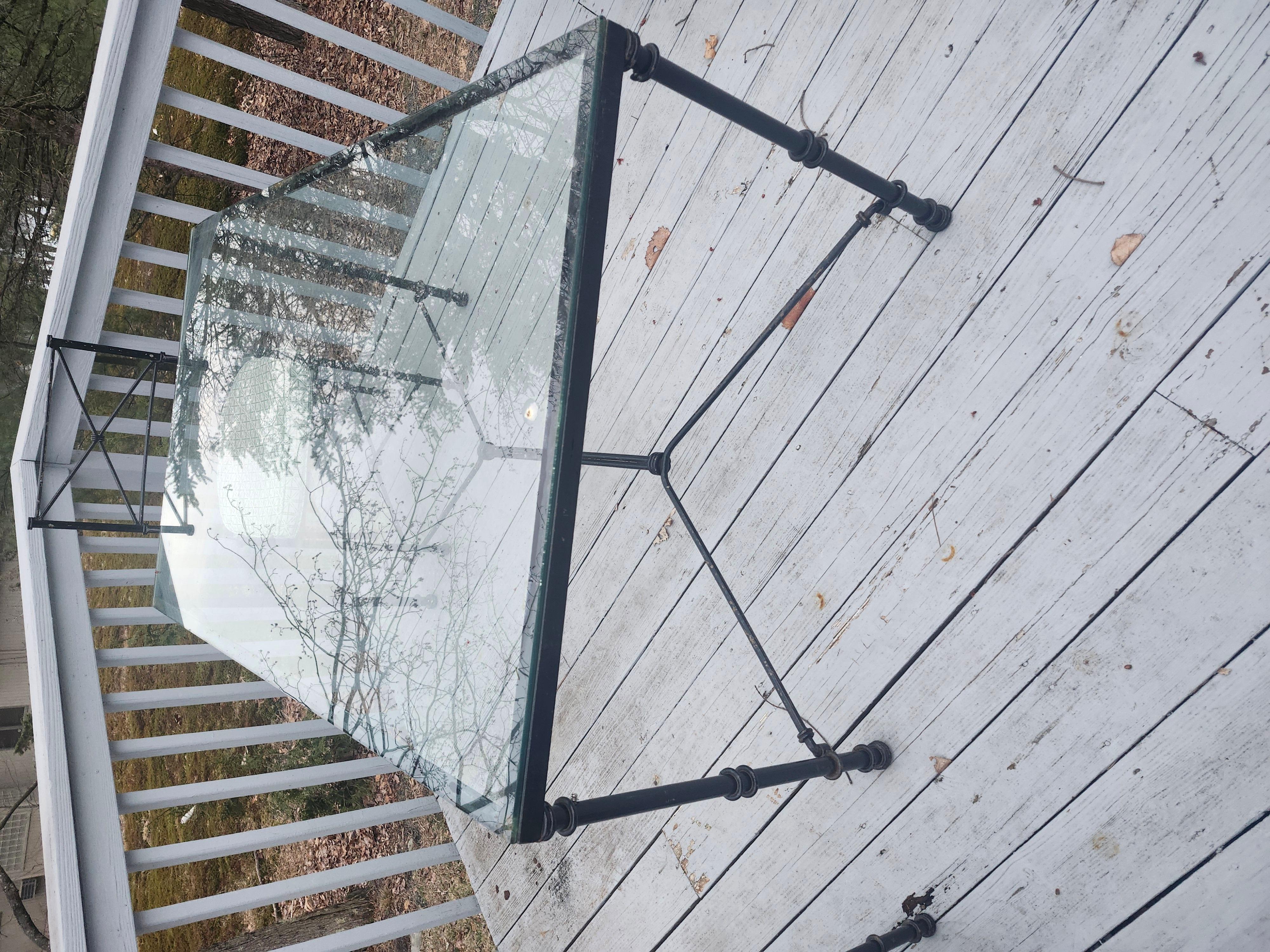 Mid Century Classical Roman Outdoor Patio Garden Set Glass Top Table 4 Chairs In Good Condition For Sale In Port Jervis, NY