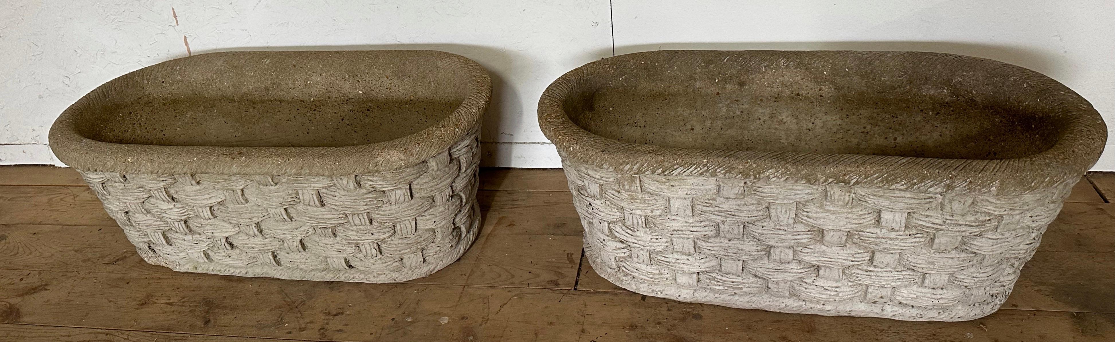 Mid-Century Classical Styled Cast Stone Basket Weave Pflanzgefäße -- 3 verfügbar (Klassisch-griechisch) im Angebot