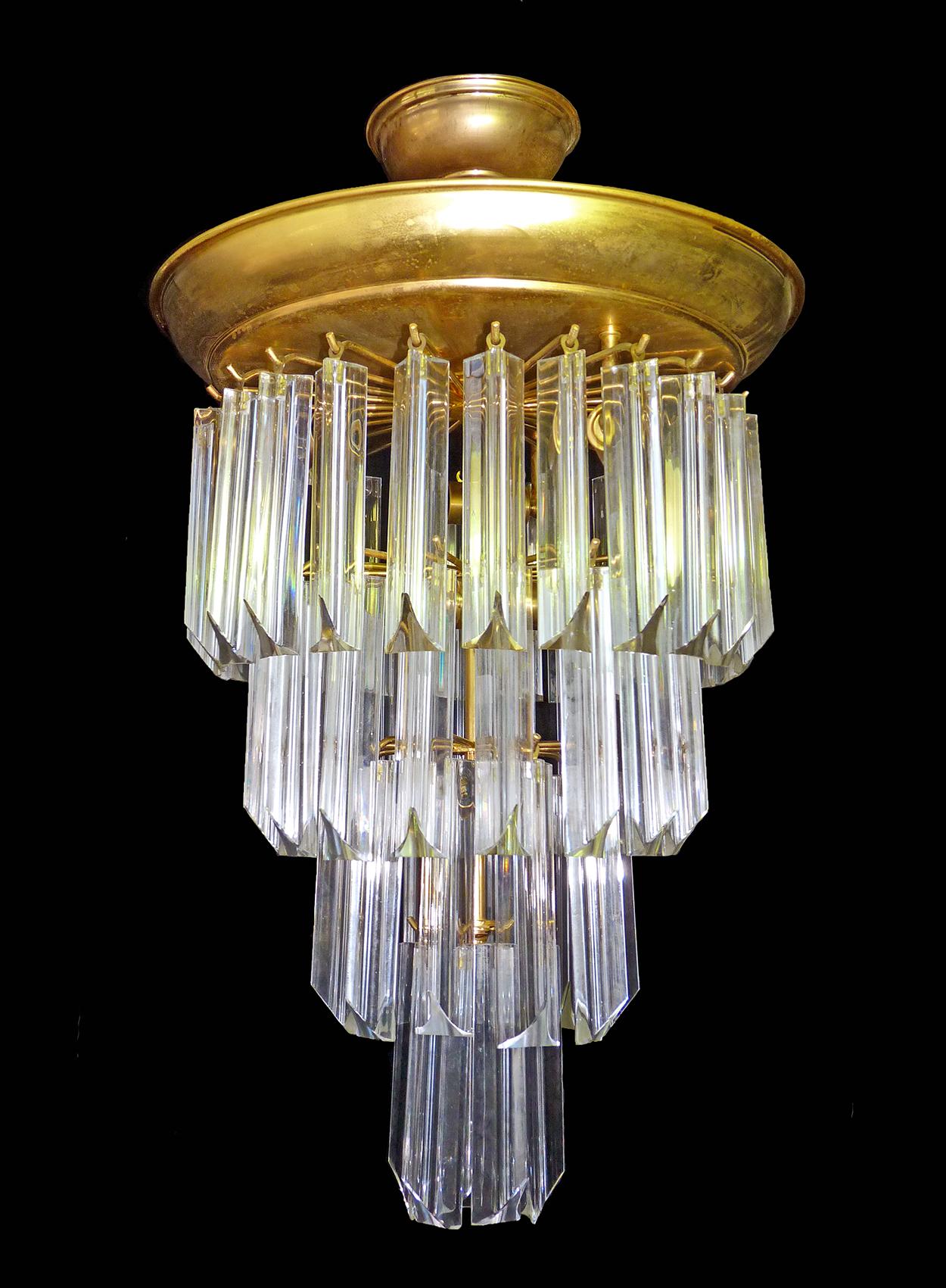 Italian Midcentury Clear Crystal Glass Prisms and Gilt Brass Wedding Cake Chandelier