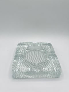 Cendrier lourd en cristal clair du milieu du siècle  1960's