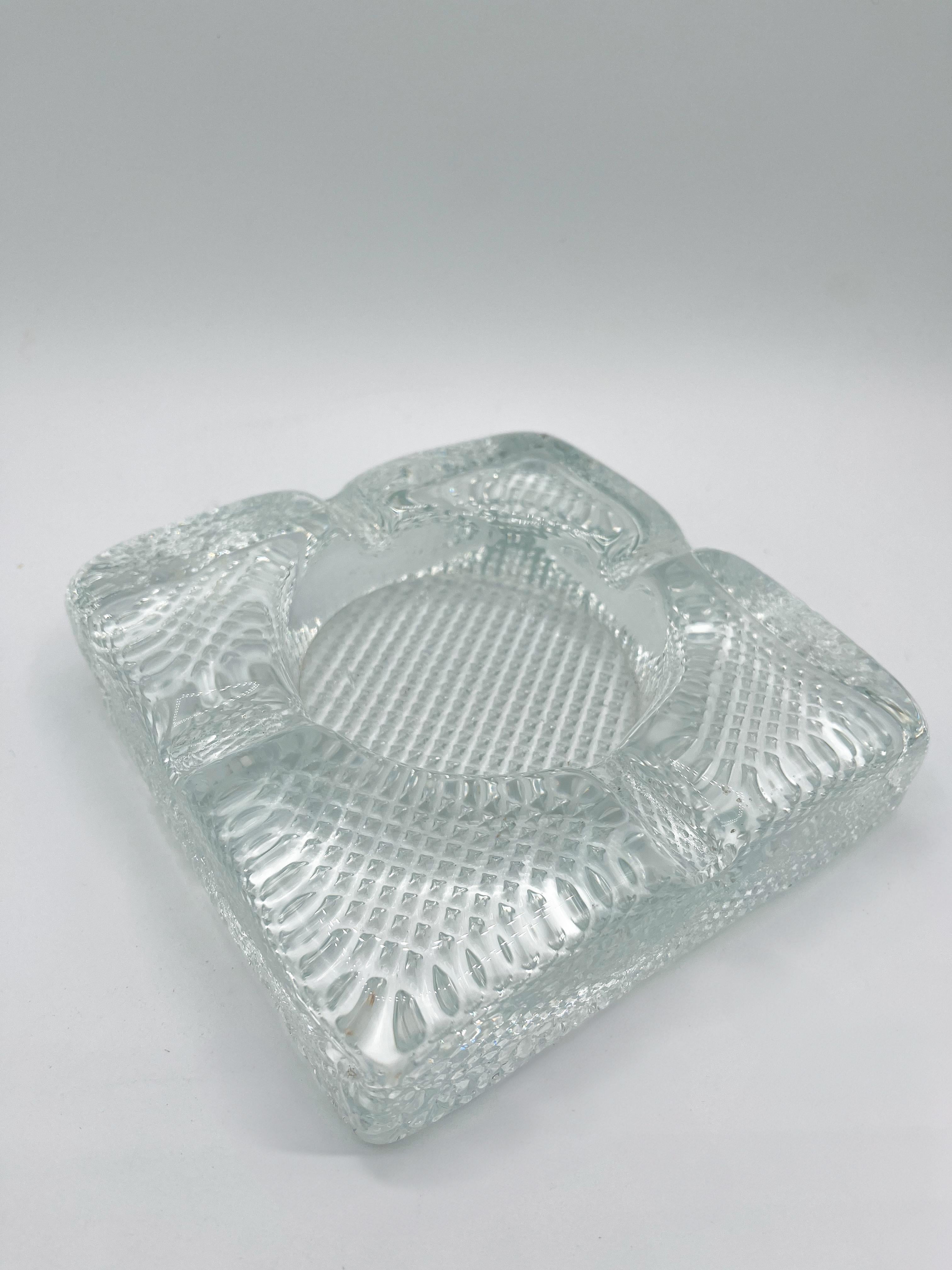 Cenicero Mid Century Clear Crystal Heavy  1960's en Bueno estado para la venta en Toronto, CA