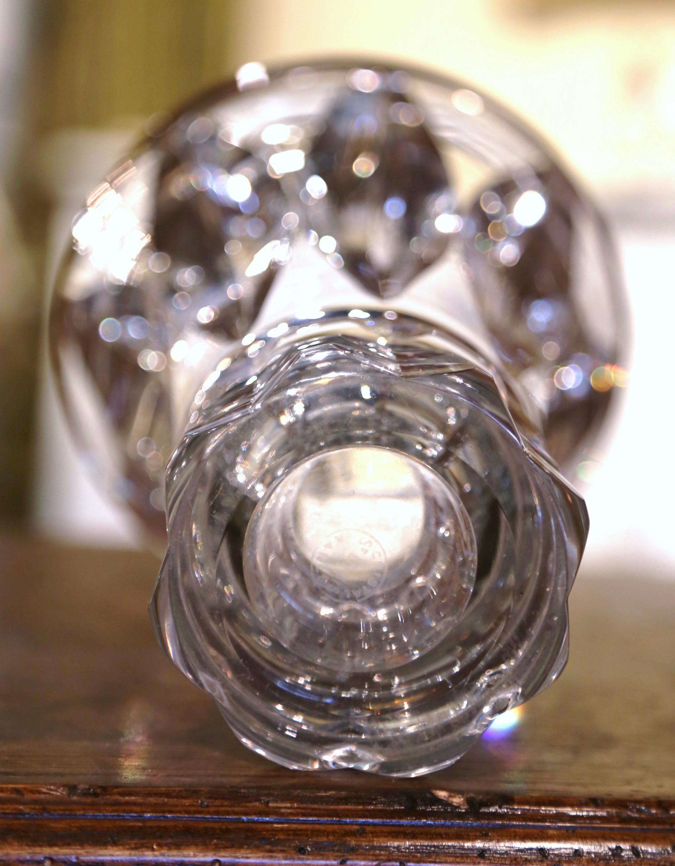 Cristal Vase trompette en cristal clair taillé du milieu du siècle avec motifs géométriques en vente