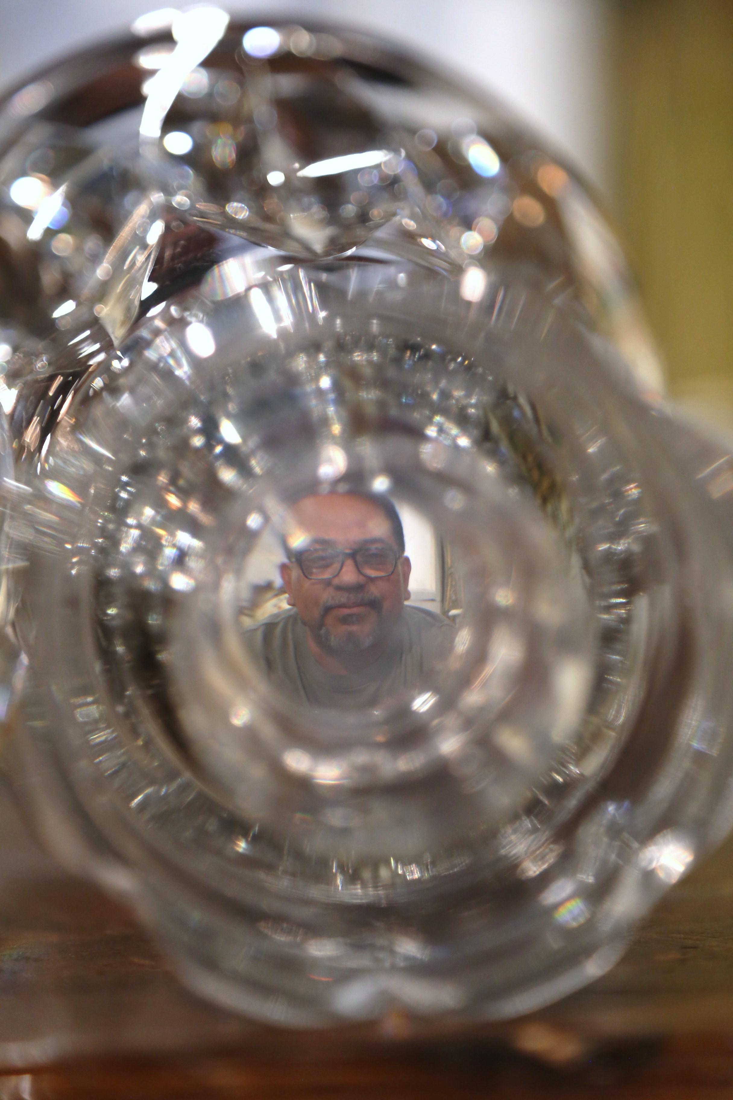 Vase trompette en cristal clair taillé du milieu du siècle avec motifs géométriques en vente 1