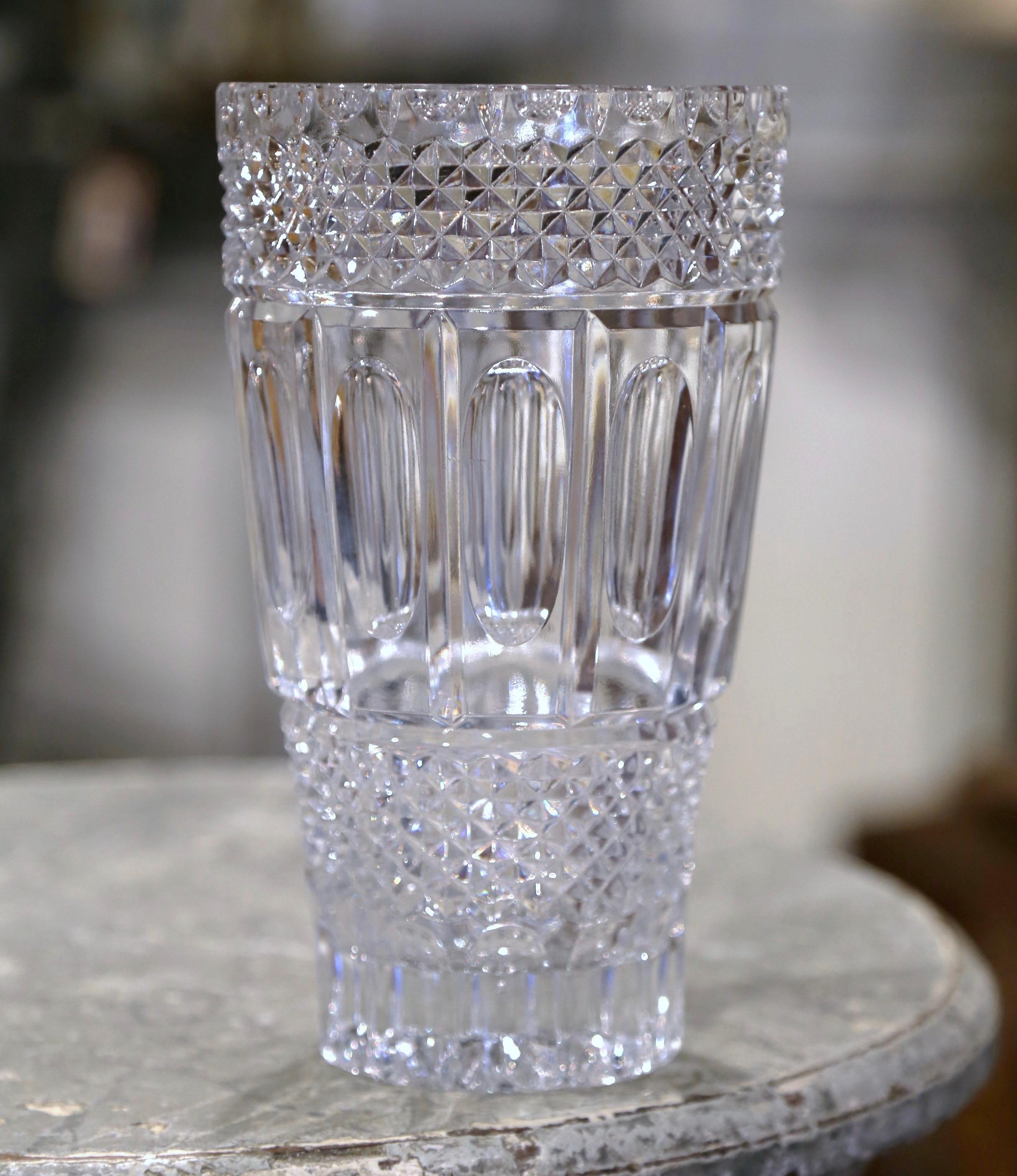 Mid-Century Clear Cut Glass Crystal Vase with Geometric Motifs In Excellent Condition For Sale In Dallas, TX