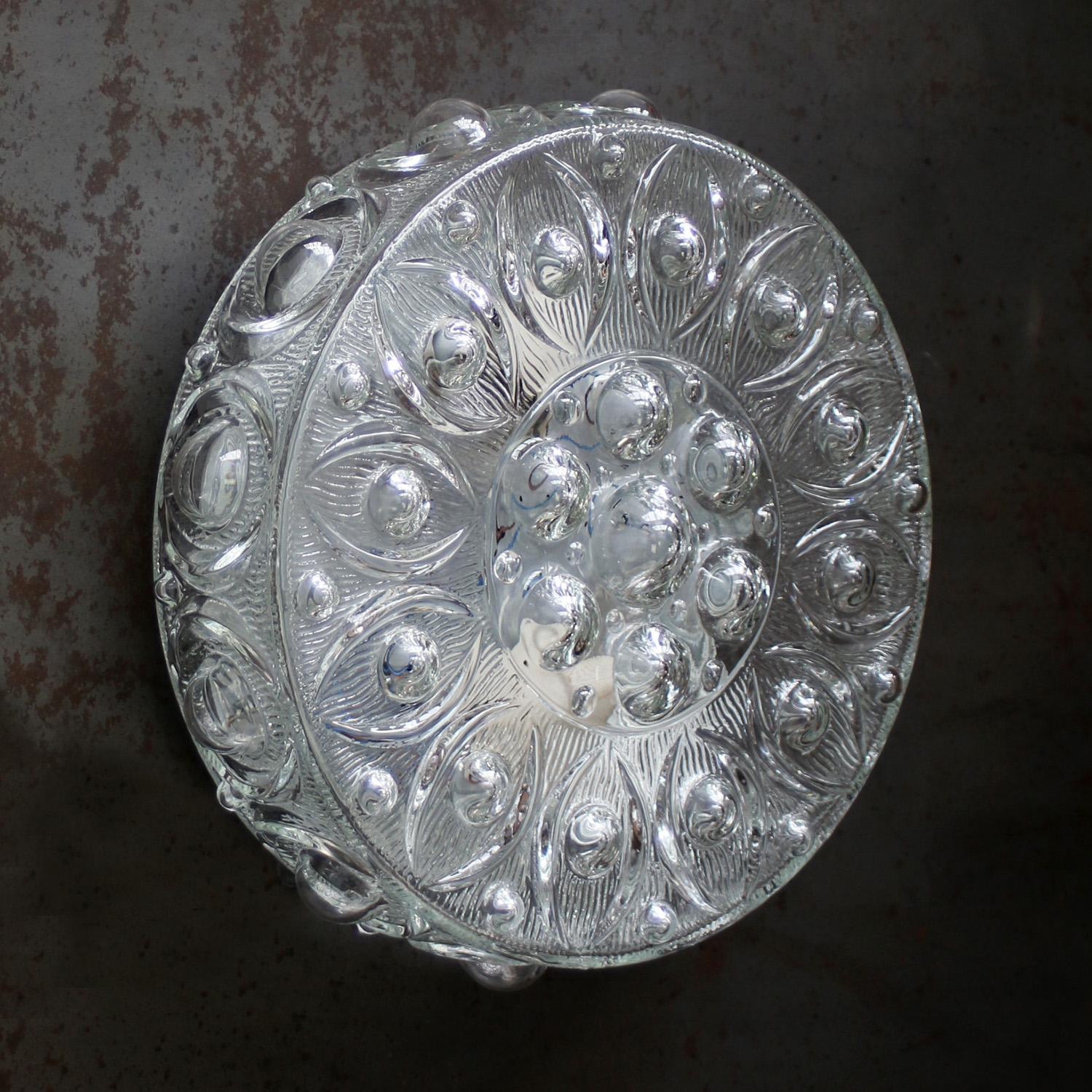 Lampe murale ou de plafond du milieu du siècle.
Base en métal avec verre transparent.

1960-1970

2x E27 / E26

Poids : 3,00 kg / 6,6 lb

Le prix est fixé par article individuel. Toutes les lampes ont été rendues conformes aux normes internationales