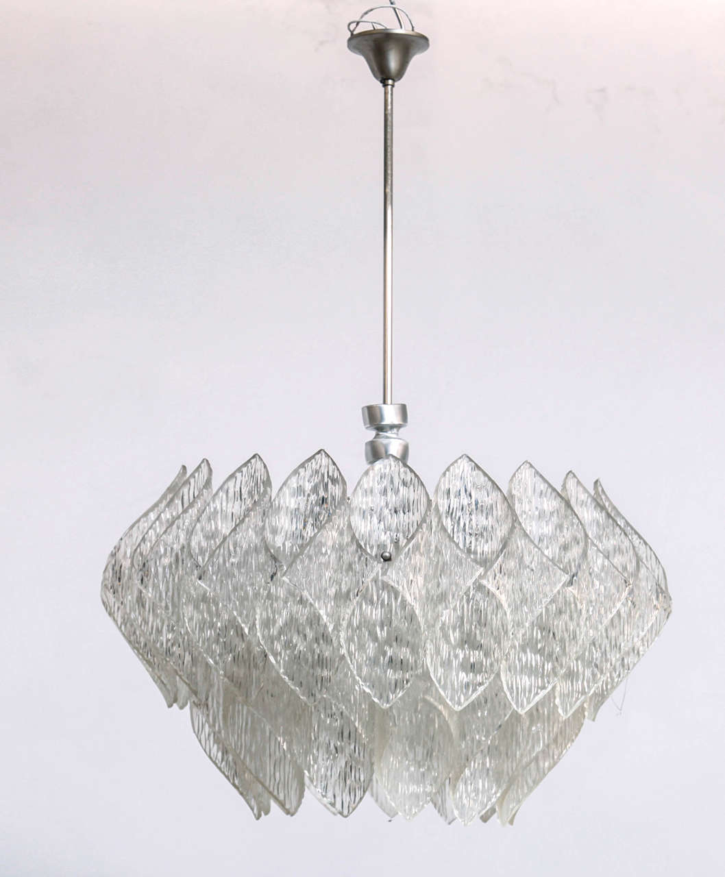 Midcentury Kalmar style chandelier containing a chrome frame with shades made of folded Lucite and in the middle one round iced glass. Chromed hardware.

Measures: height 35 cm with stem 80 cm, width 60 cm.