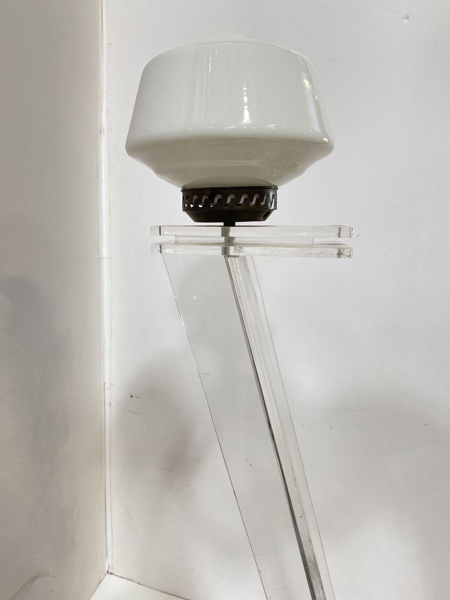 Mid Century Clear Lucite Sculptural Floor Lamp In Excellent Condition For Sale In Van Nuys, CA