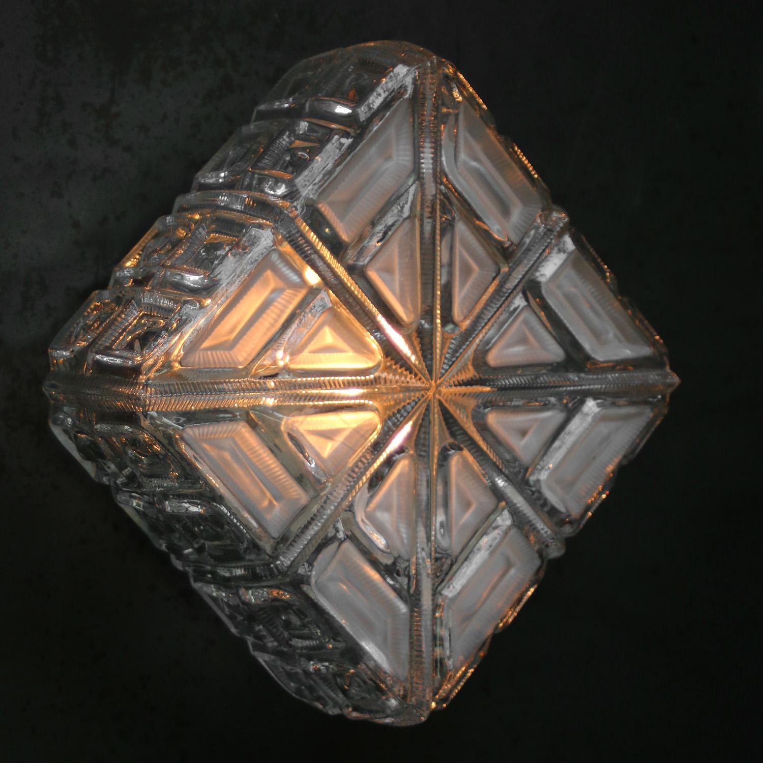 Mid-Century moderno Applique in vetro trasparente opaco del metà del secolo scorso in vendita