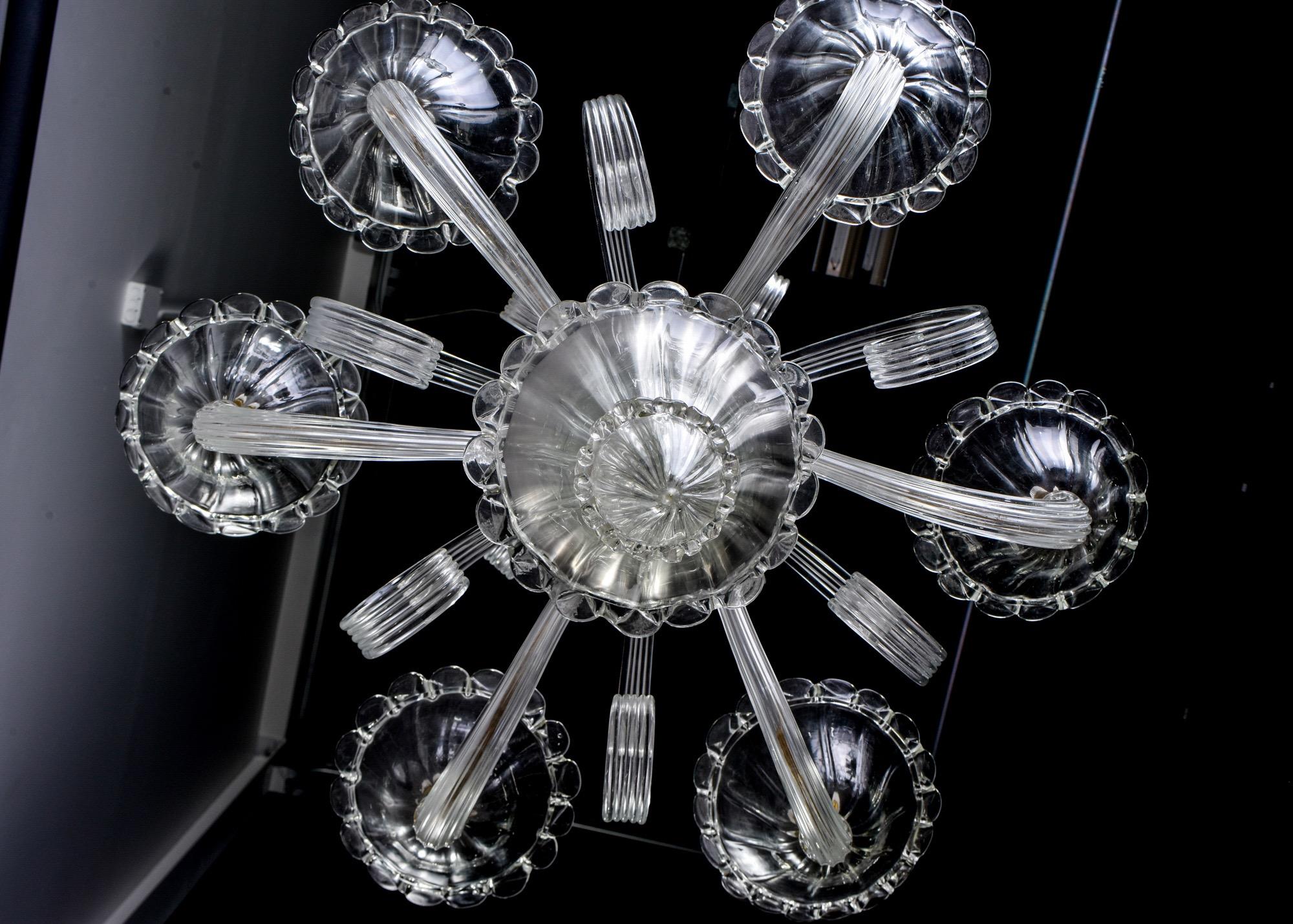 Lustre à six lumières en verre de Murano clair du milieu du siècle en vente 2