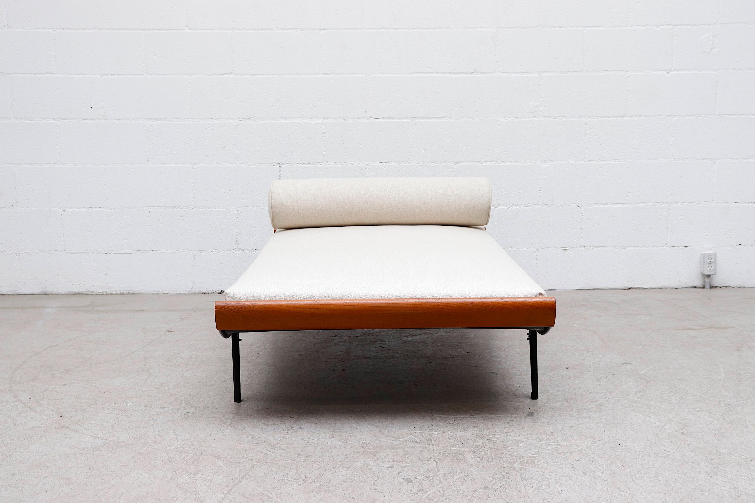 Mid-Century Modern Midcentury 'Cleopatra' Daybed with Beige Mattress for Auping