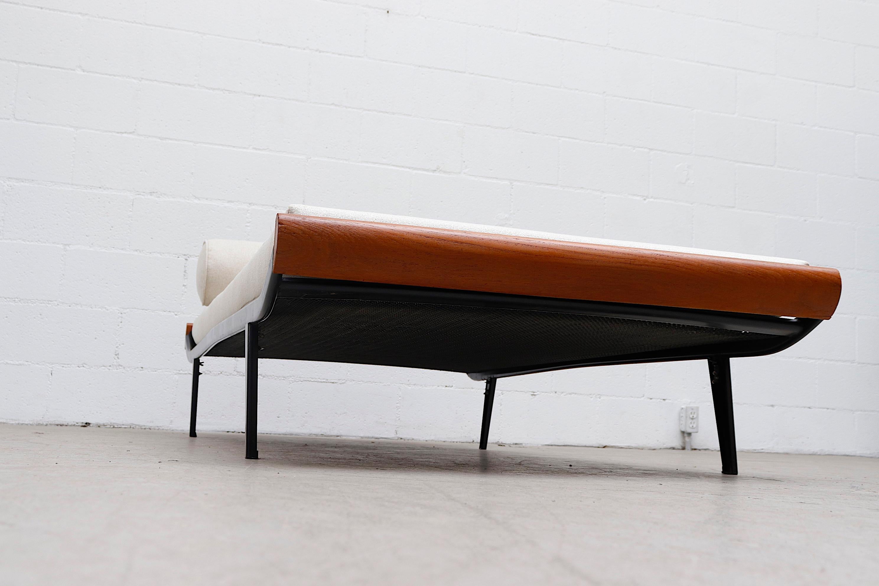 Dutch Midcentury 'Cleopatra' Daybed with Beige Mattress for Auping