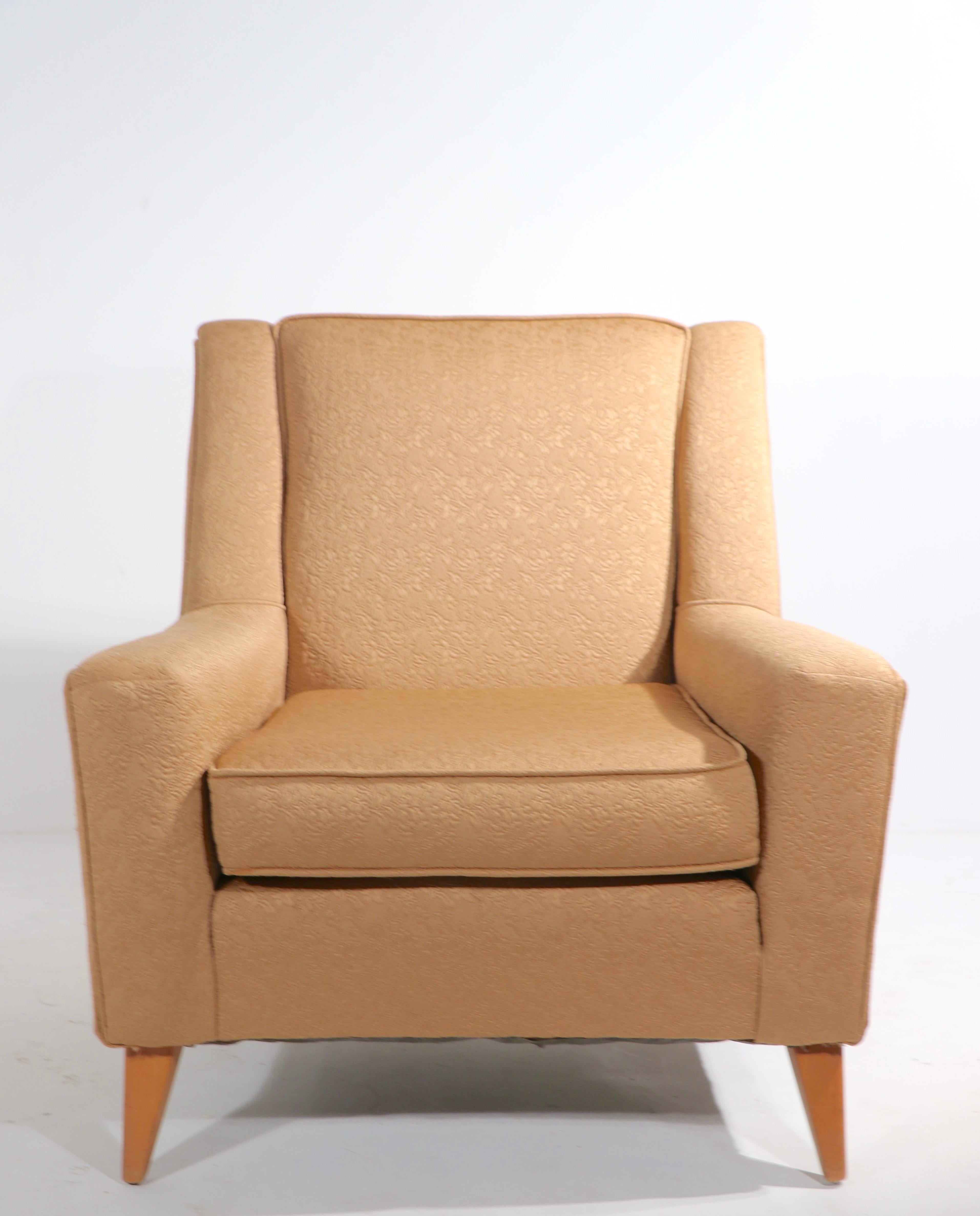 Extra clean mid century lounge chair attributed to Heywood Wakefield. This example is well constructed, well designed and in. exceptional, ready to use condition. 
 Measures: Total H 32 x arm H 22 x seat H 18
W 32 x D 27 inches.