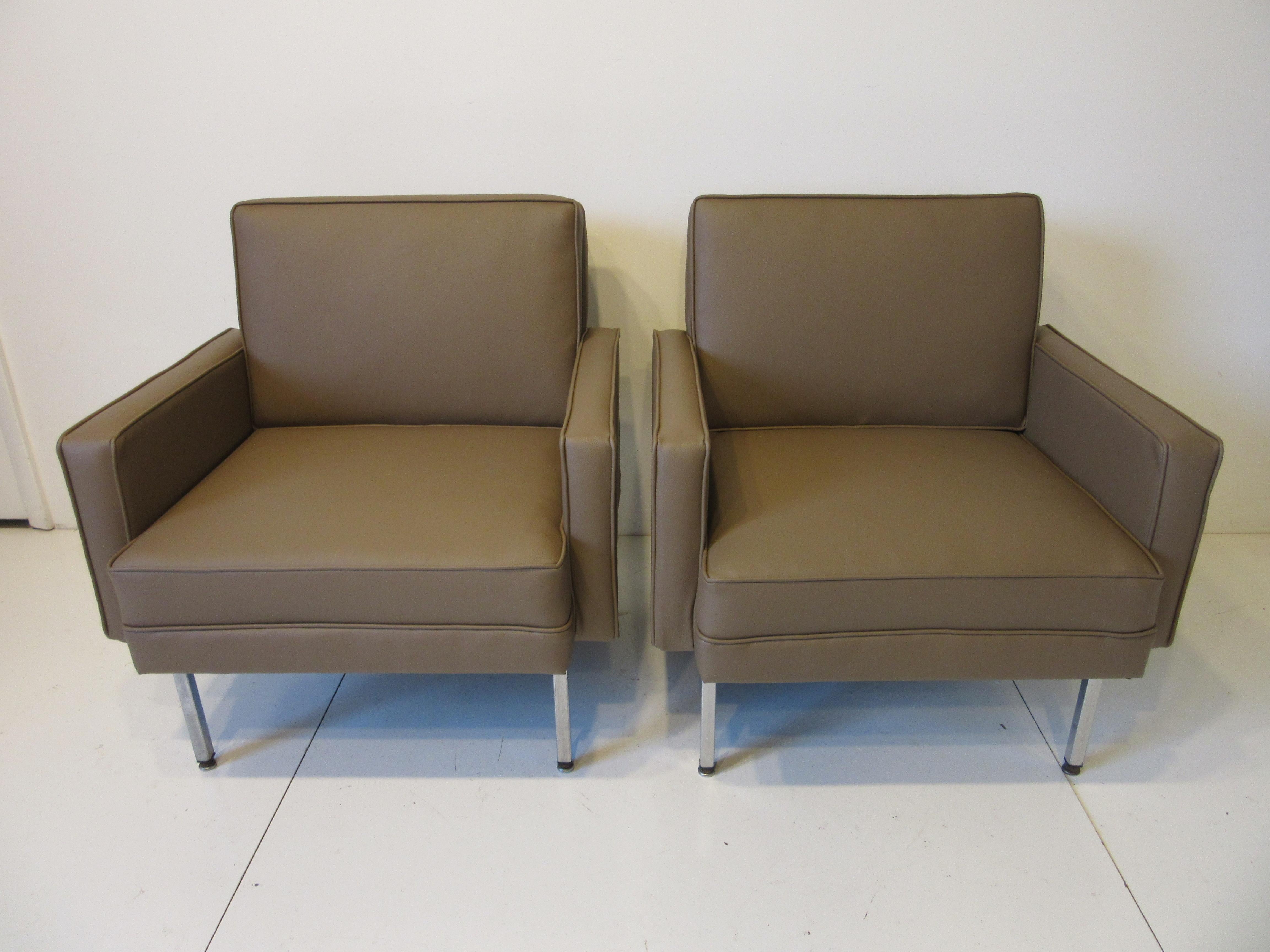 Mid Century Club Lounge Chairs in the Style of Knoll / Steelcase 4