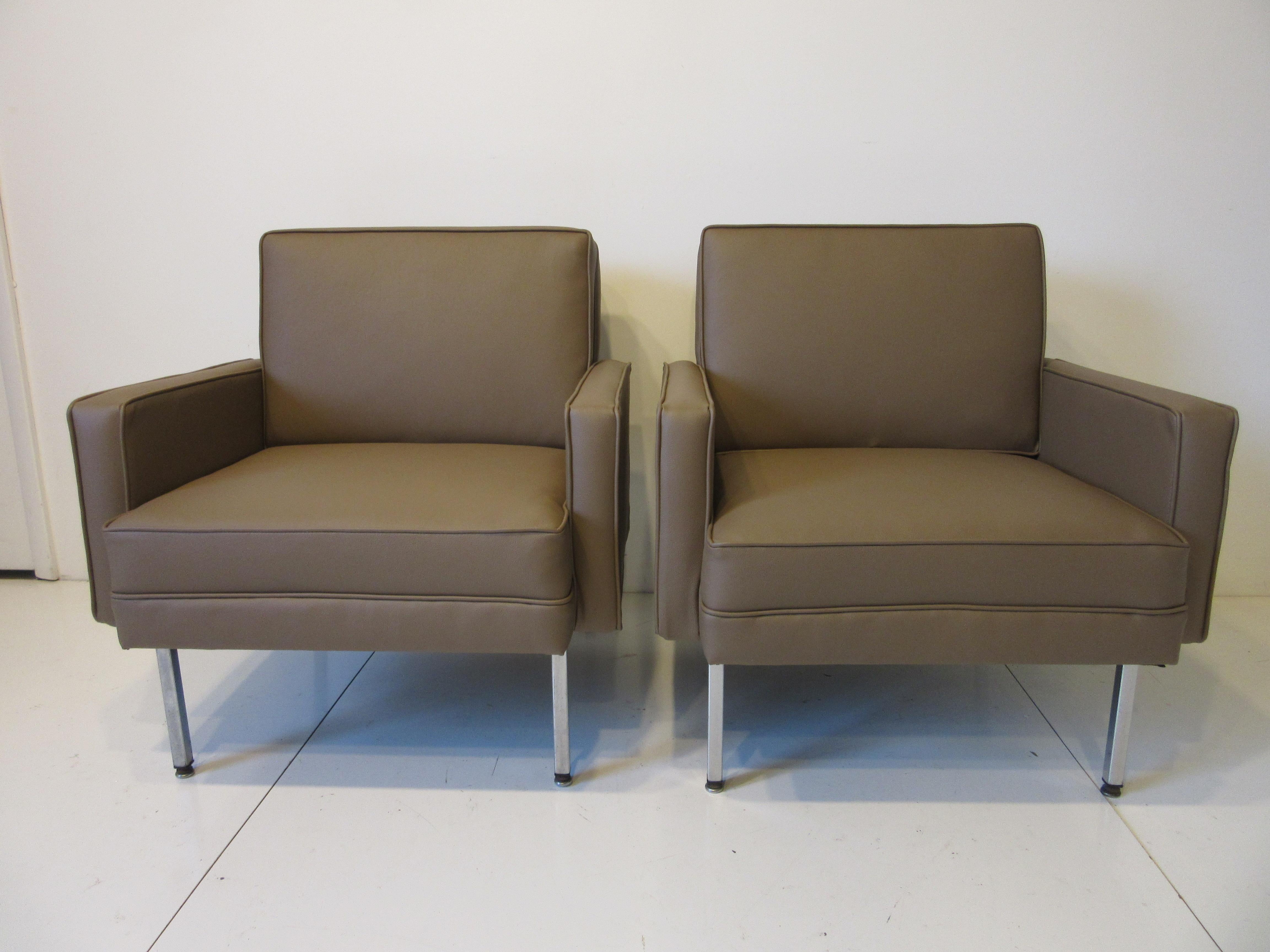Mid Century Club Lounge Chairs in the Style of Knoll / Steelcase 5