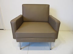 Mid Century Club Lounge Chairs in the Style of Knoll / Steelcase