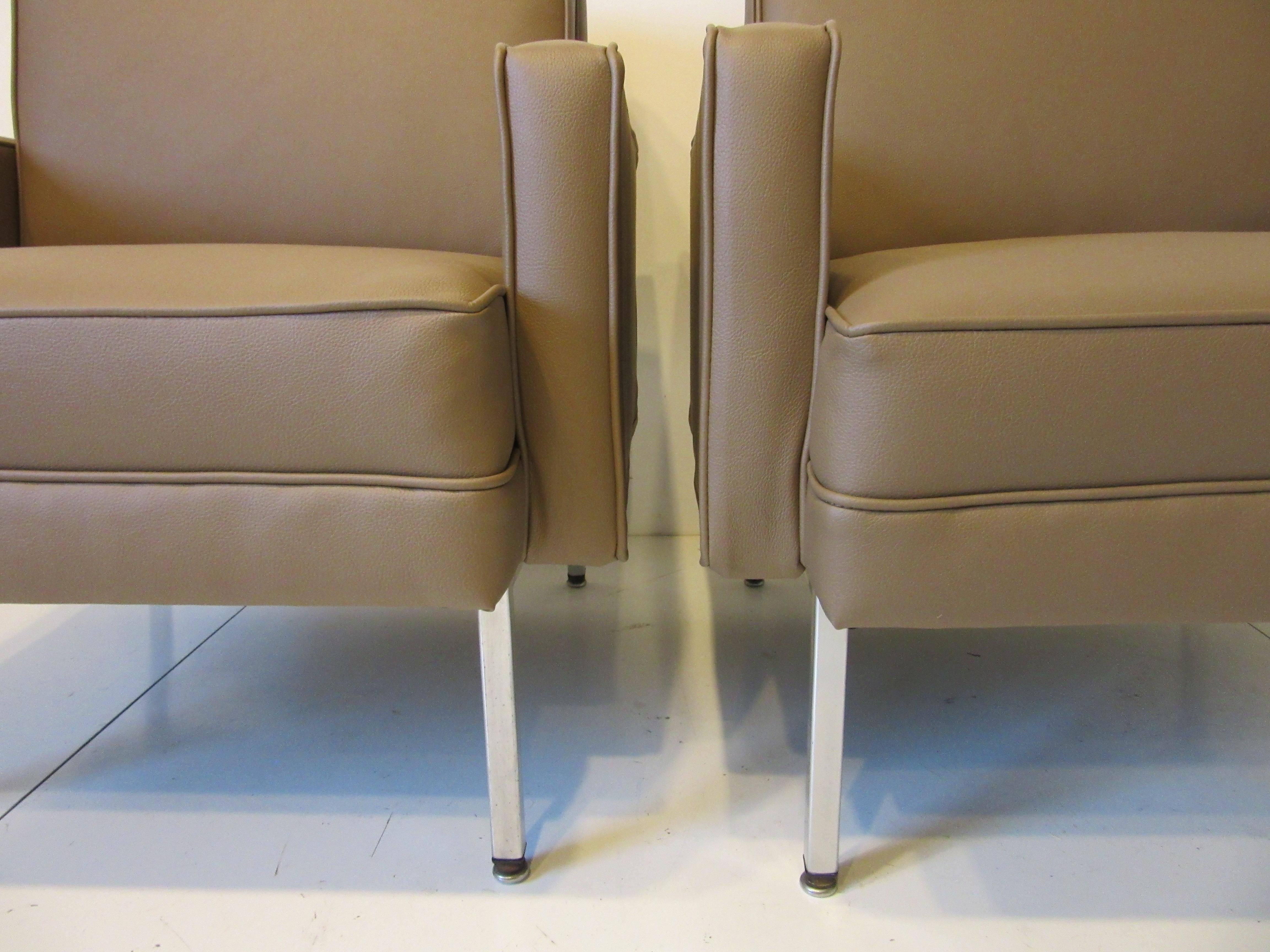 Mid Century Club Lounge Chairs in the Style of Knoll / Steelcase 1