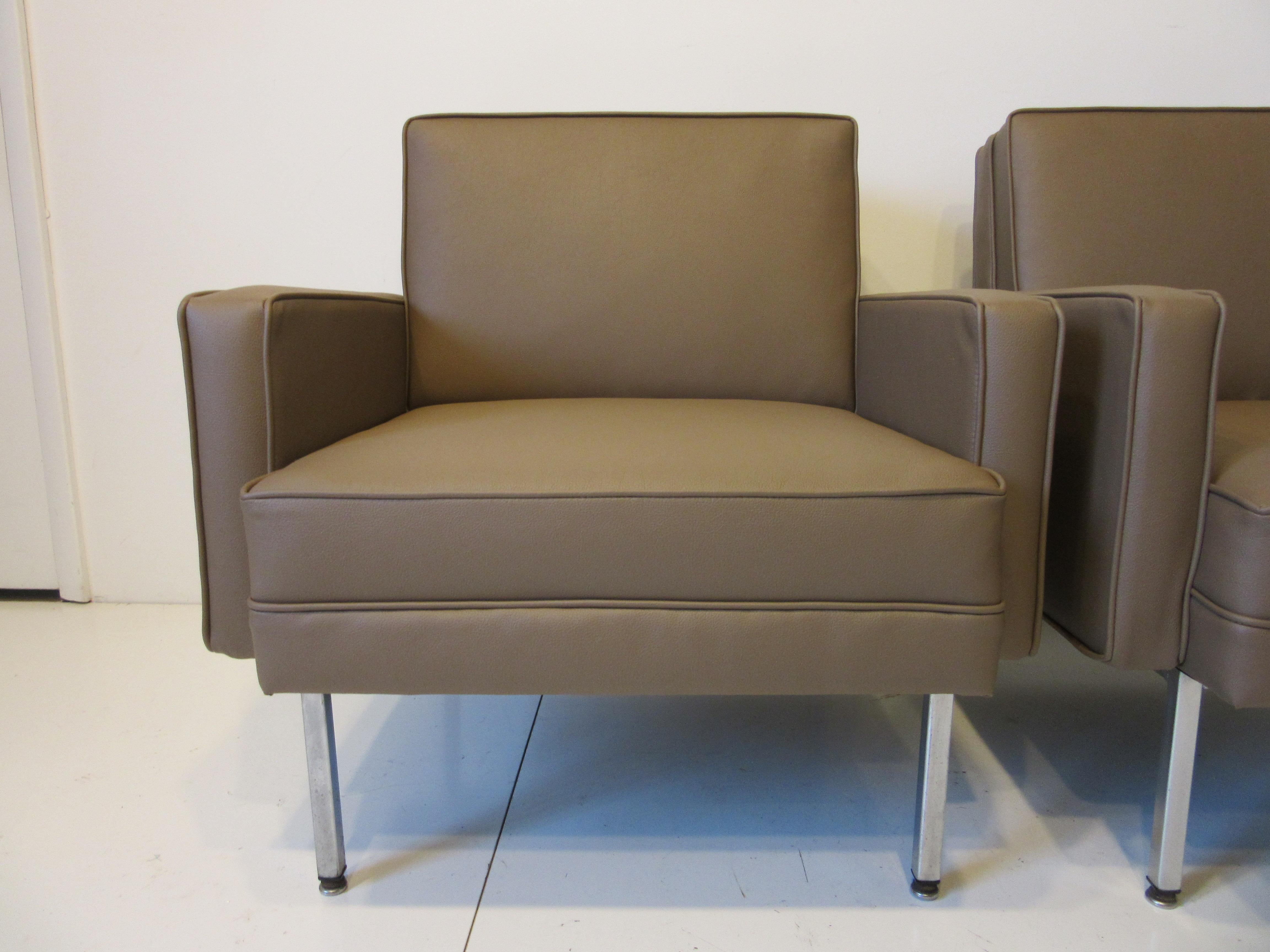 Mid Century Club Lounge Chairs in the Style of Knoll / Steelcase 2