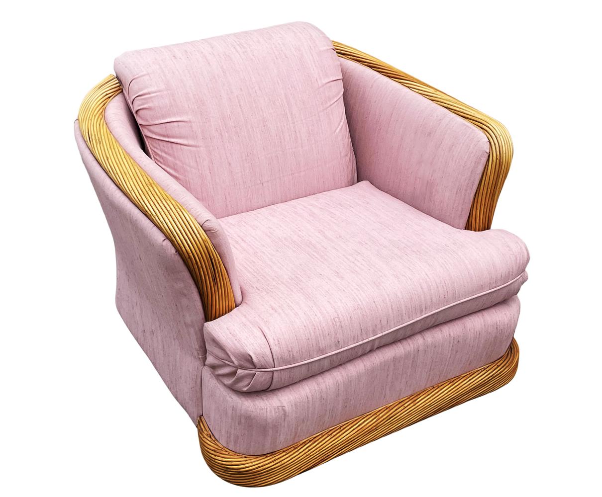 Coastal Moderner Rattan-Club- oder Loungesessel aus der Mitte des Jahrhunderts mit rosa Stoff im Zustand „Gut“ im Angebot in Philadelphia, PA