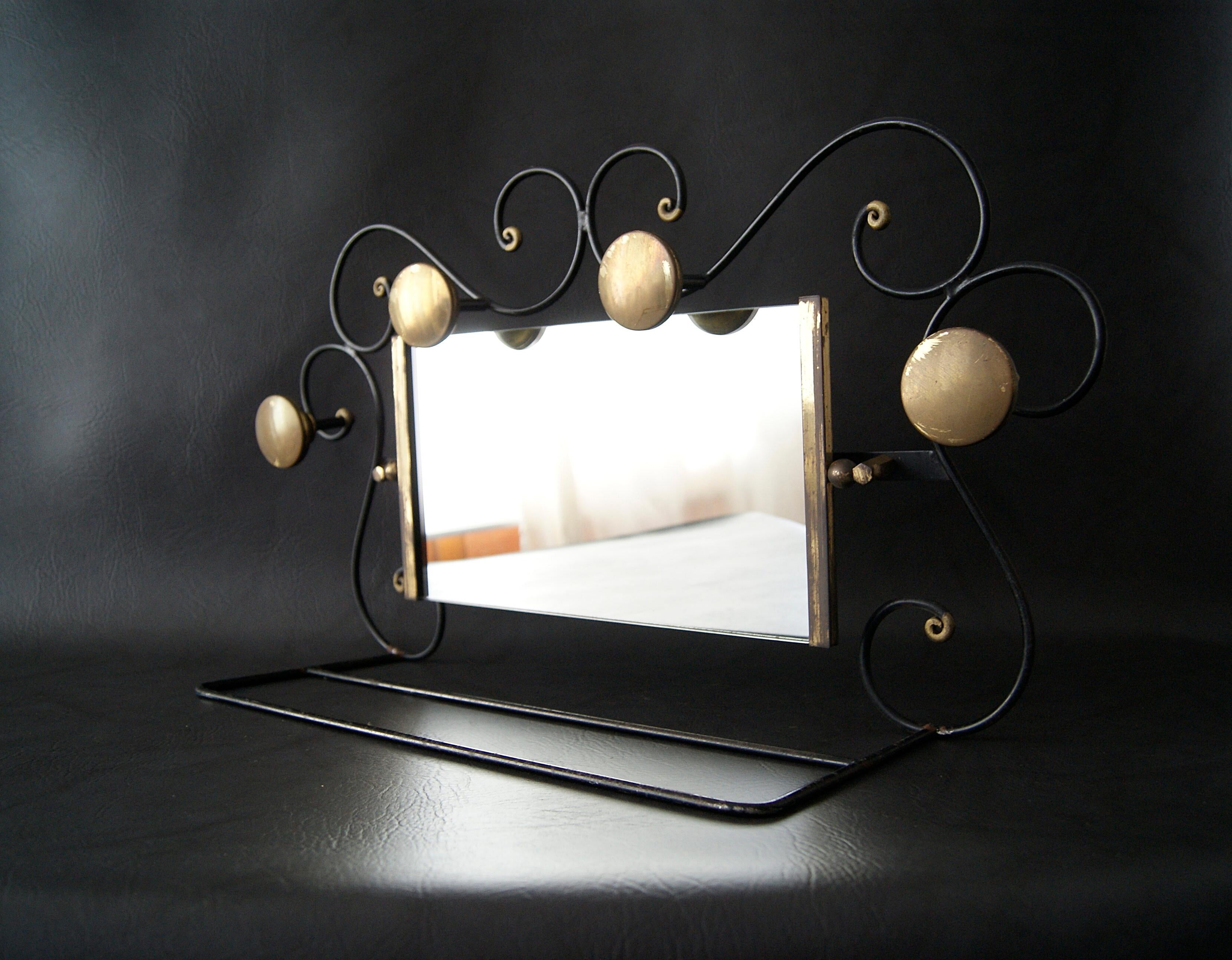 Midcentury coat hanger rack, France 1950.
wrought iron and brass. with mirror.


Art.-Nr. 0034.