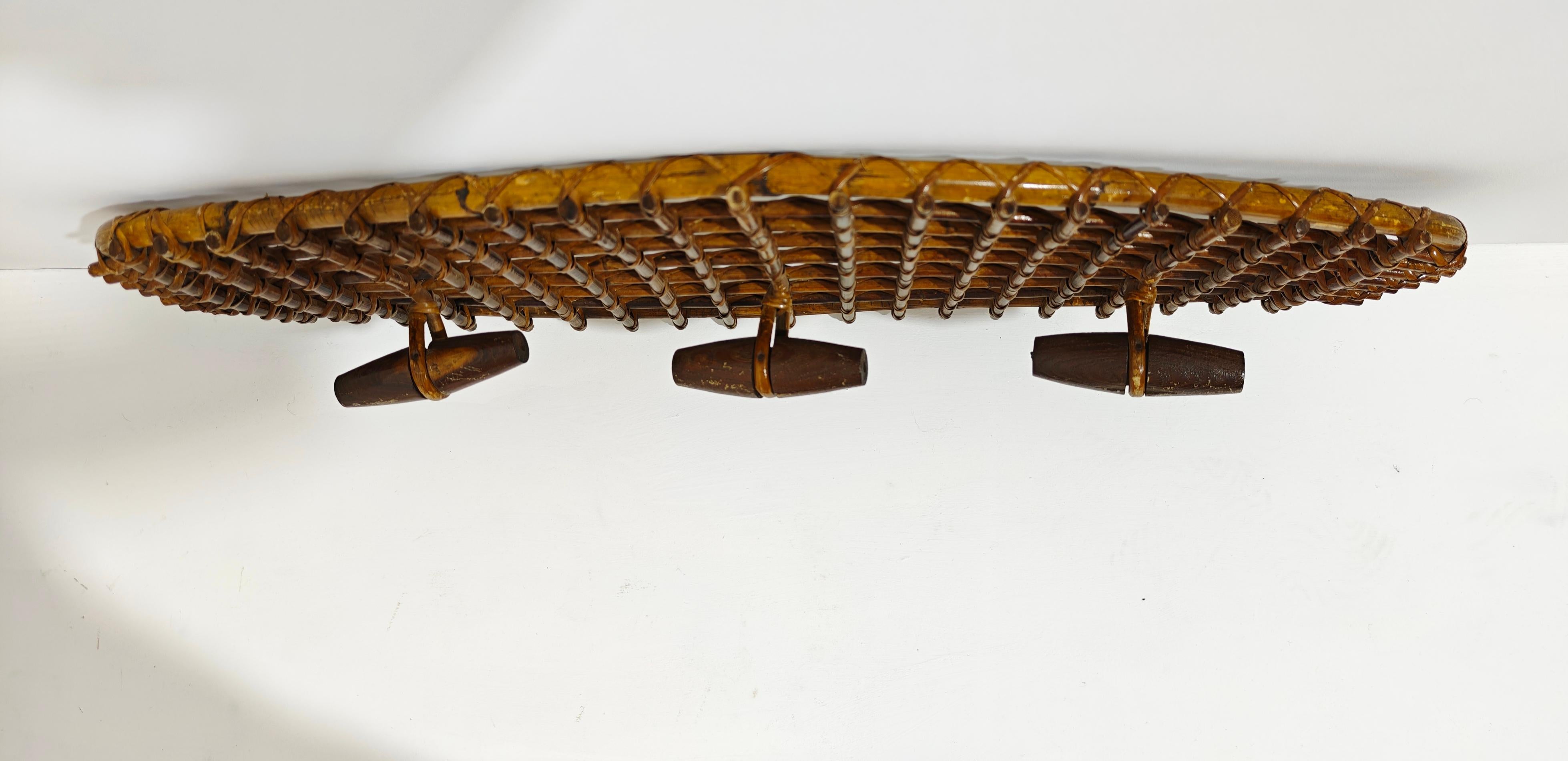 Mid-Century moderno Appendiabiti di metà secolo di Olaf von Bohr per Bonacina Rattan e Cane d'India Italia in vendita