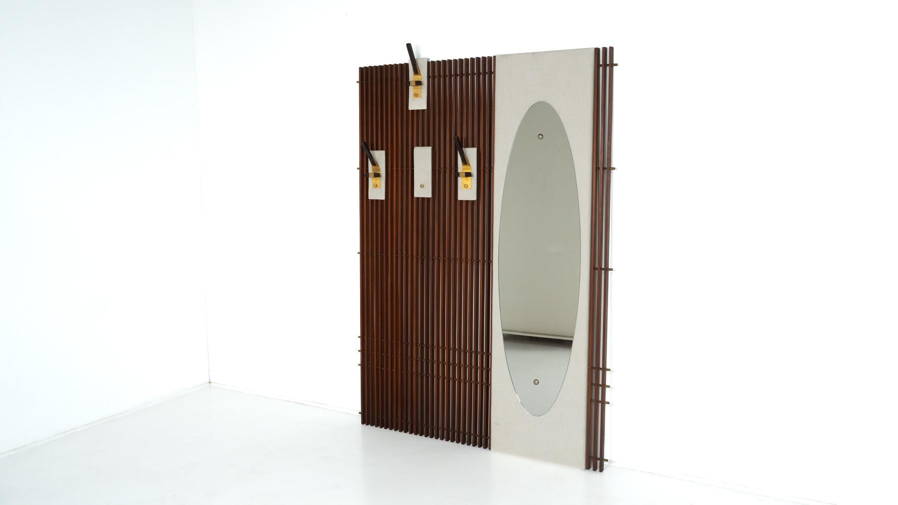 Porte-manteau du milieu du siècle avec miroir intégré, Italie, années 1970 en vente 4