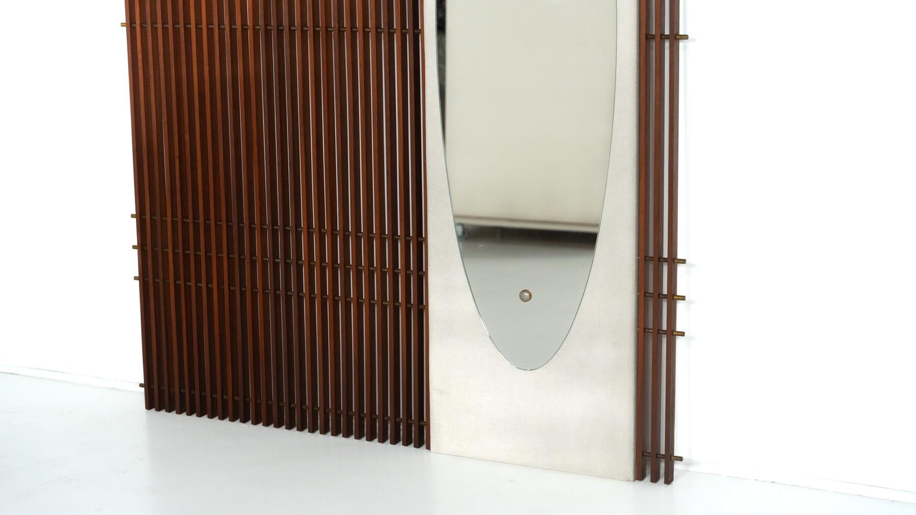 Porte-manteau du milieu du siècle avec miroir intégré, Italie, années 1970 Bon état - En vente à Brussels, BE