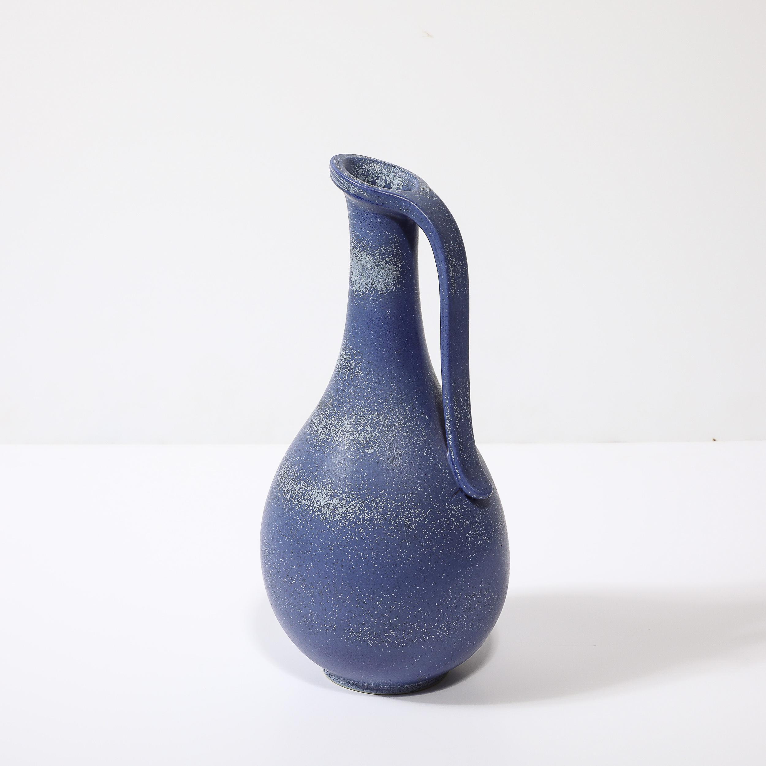 Pichet en céramique émaillée bleu cobalt du milieu du siècle par Gunnar Nylund pour Rörstrand en vente 3