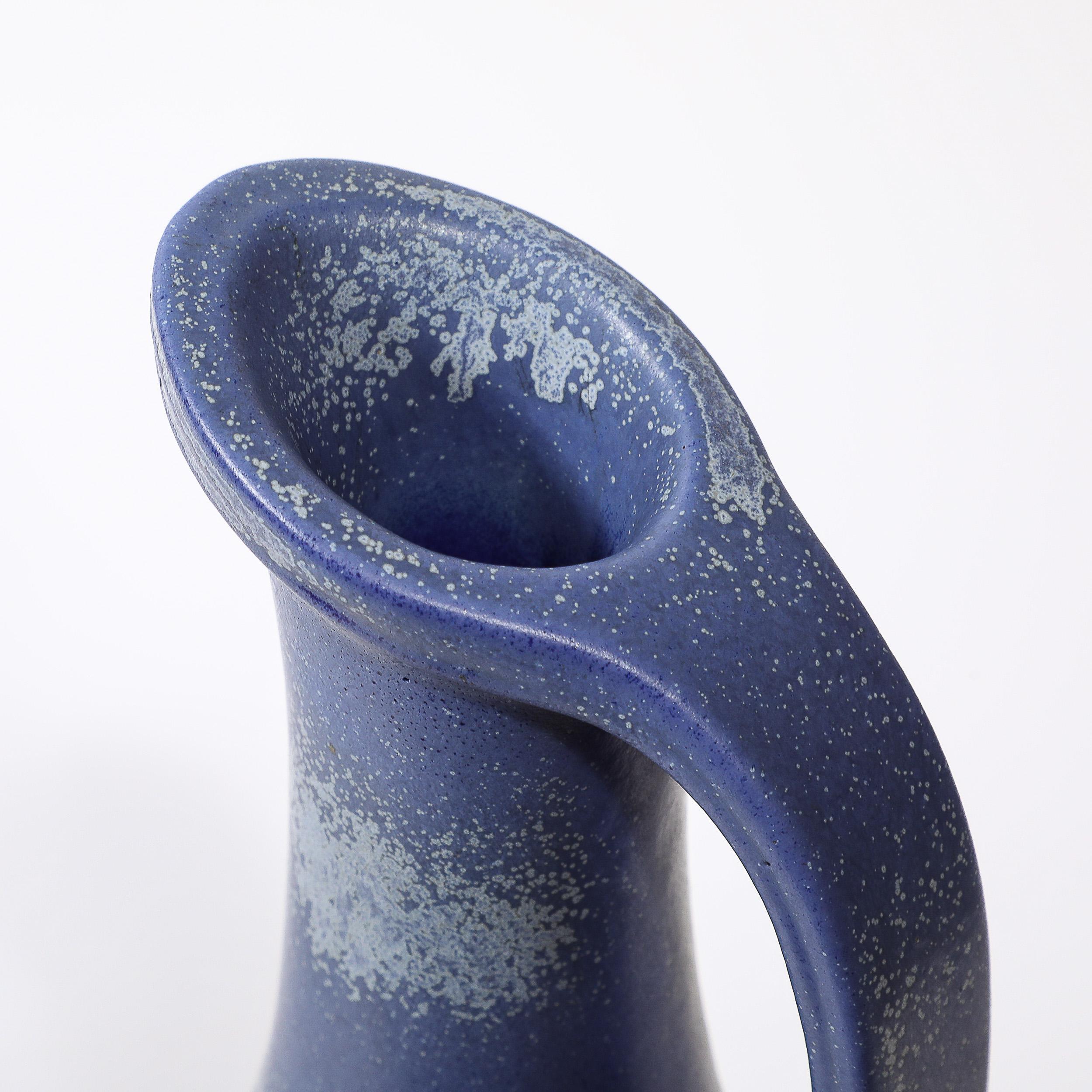 Pichet en céramique émaillée bleu cobalt du milieu du siècle par Gunnar Nylund pour Rörstrand en vente 4