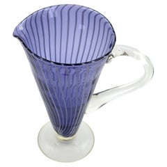Jarra de cristal filigrana de Murano, azul cobalto y blanca, moderna de mediados de siglo