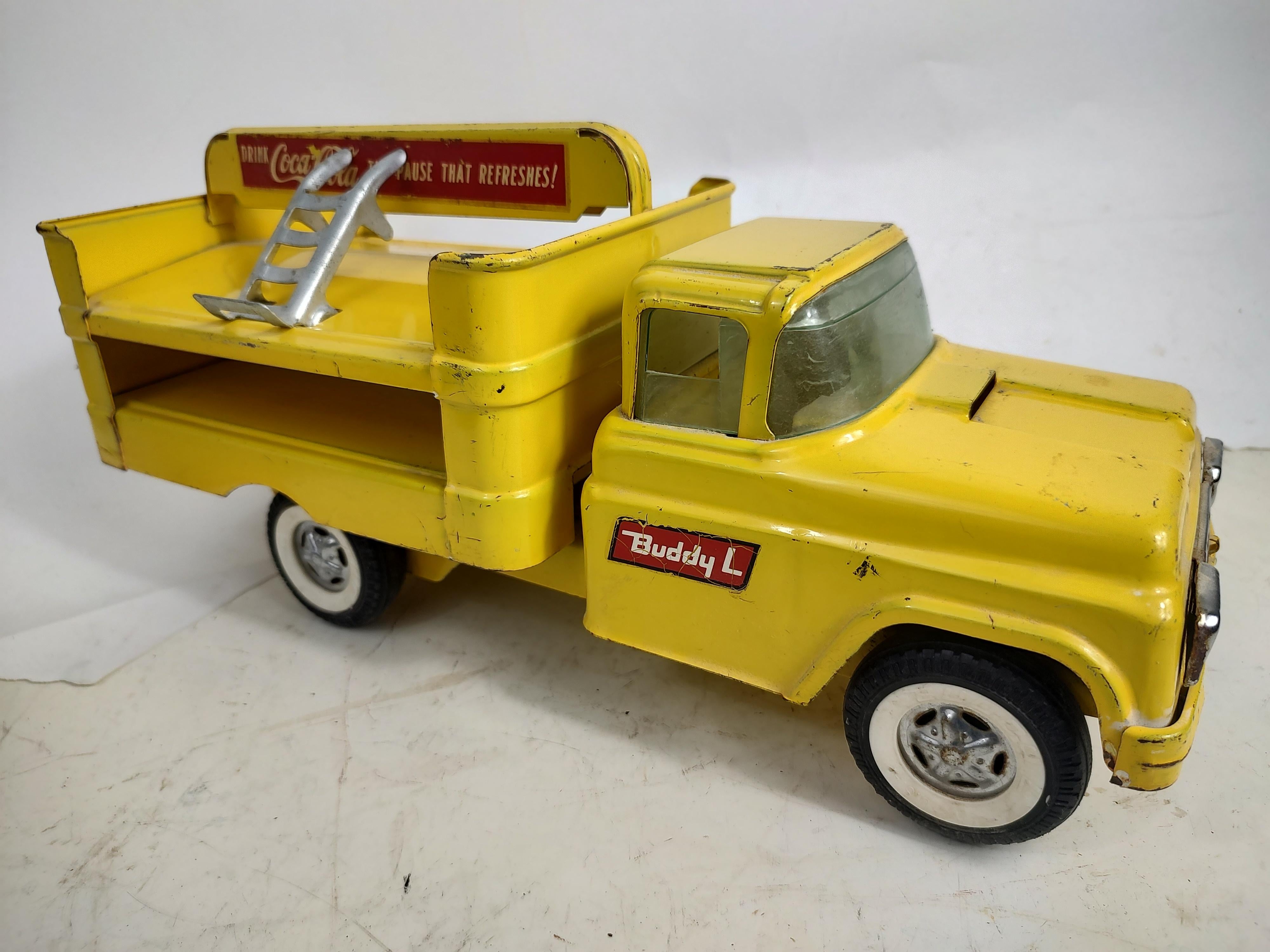 Coca-Cola-Versandwagen aus der Mitte des Jahrhunderts von Buddy L, ca. 1960 im Angebot 6