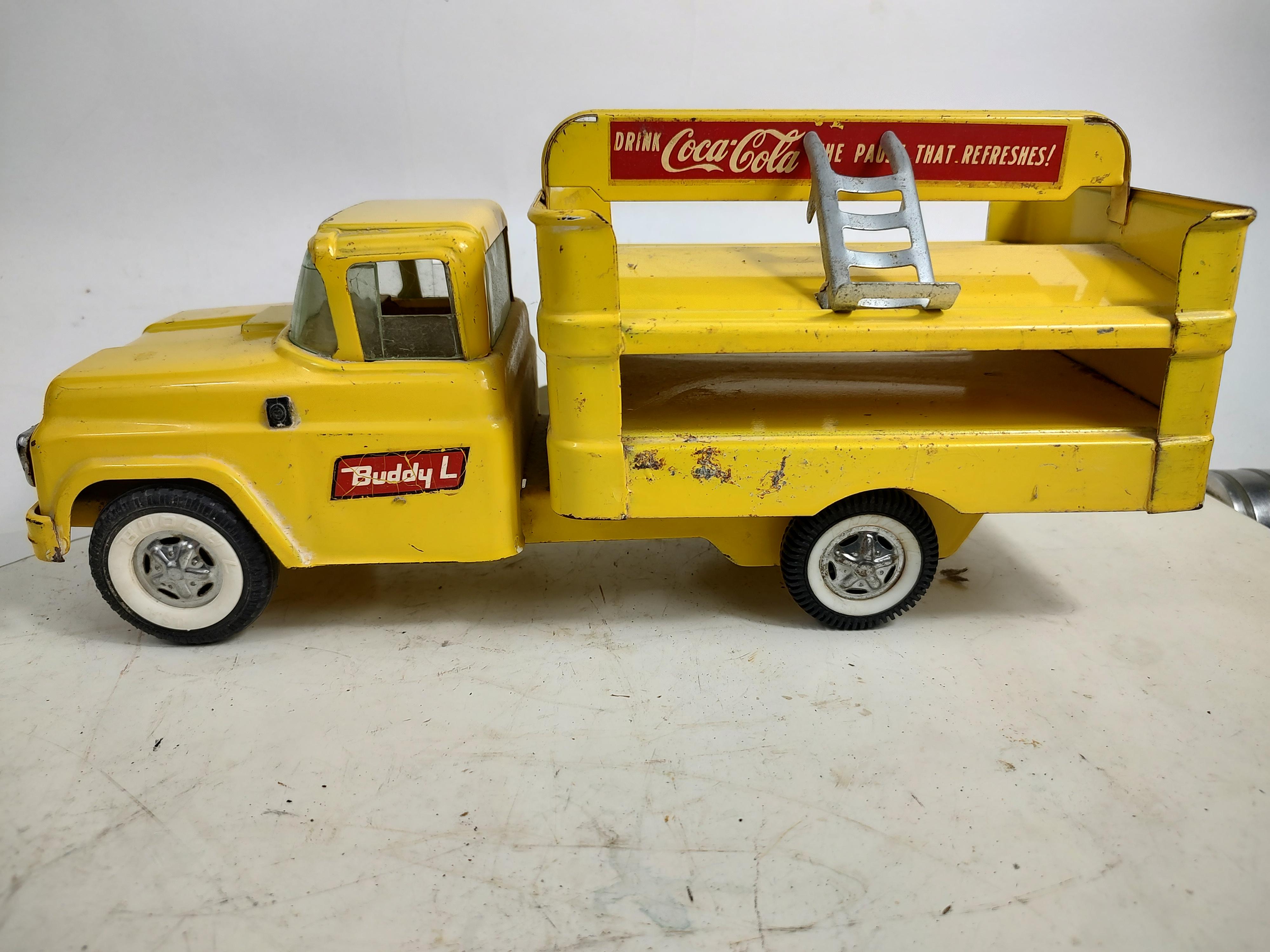 Fabulous buddy L Coca Cola delivery truck with aluminum hand truck from the late fifties early sixties. One rear tire is smaller by not much, it's a little different in the tread also but otherwise matches. Same hubcap, Other than that it's in