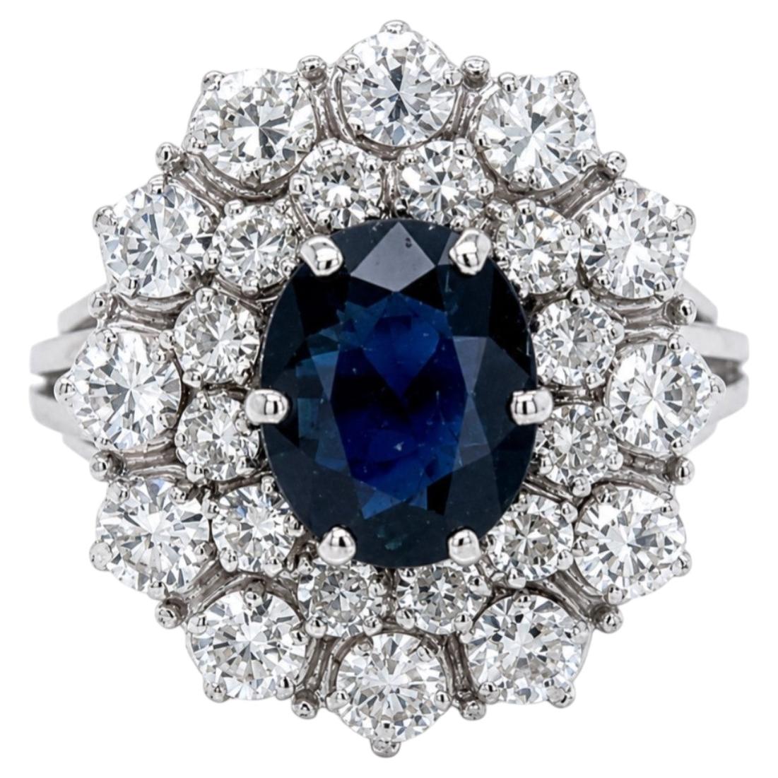 Bague cocktail de style milieu du siècle, saphir de 4,00 carats au total et diamants de taille européenne ancienne, en or 18 carats