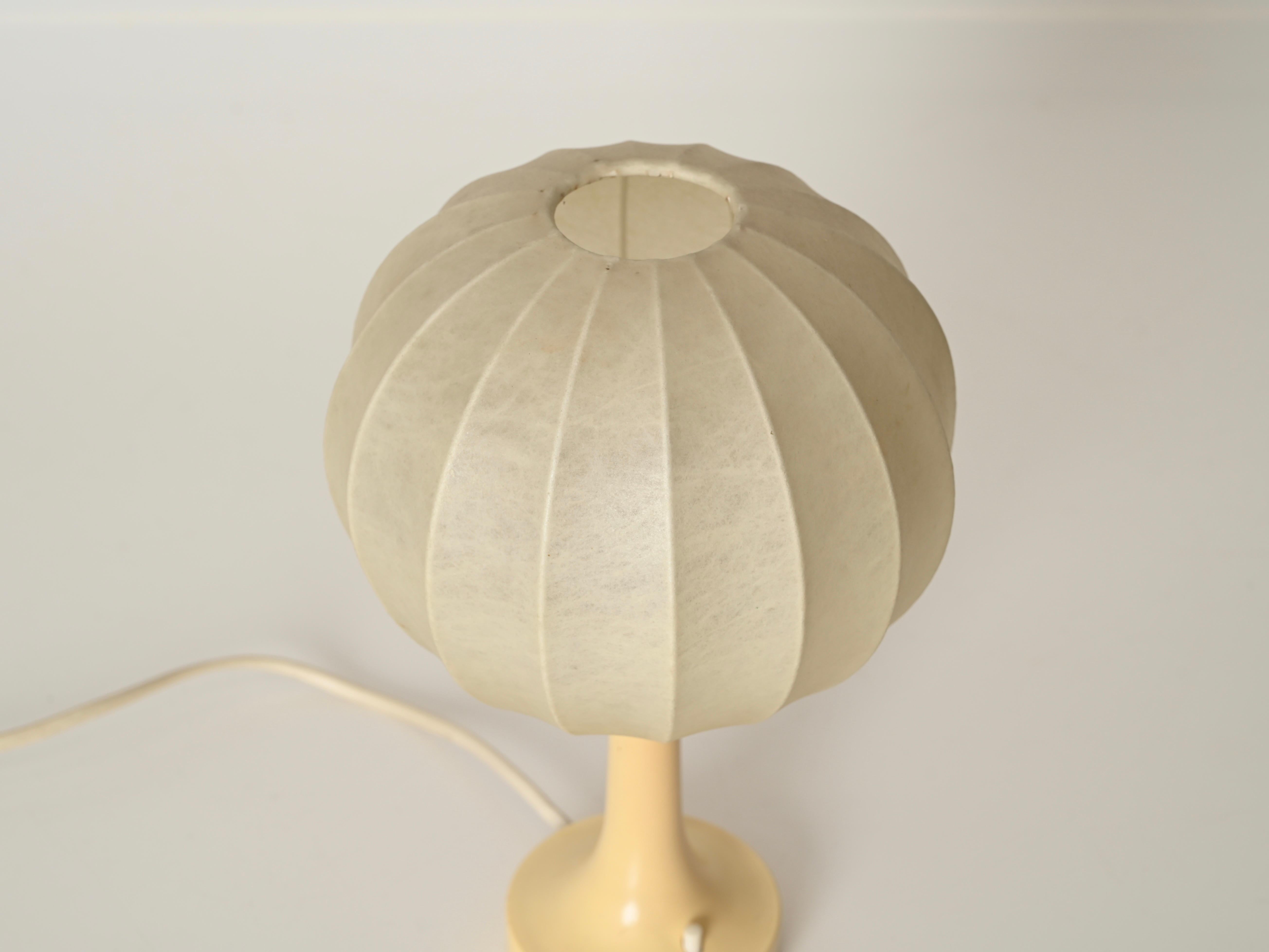 Lampada da tavolo con base in crema Cocoon di Castiglioni, metà secolo 1960 in vendita 2