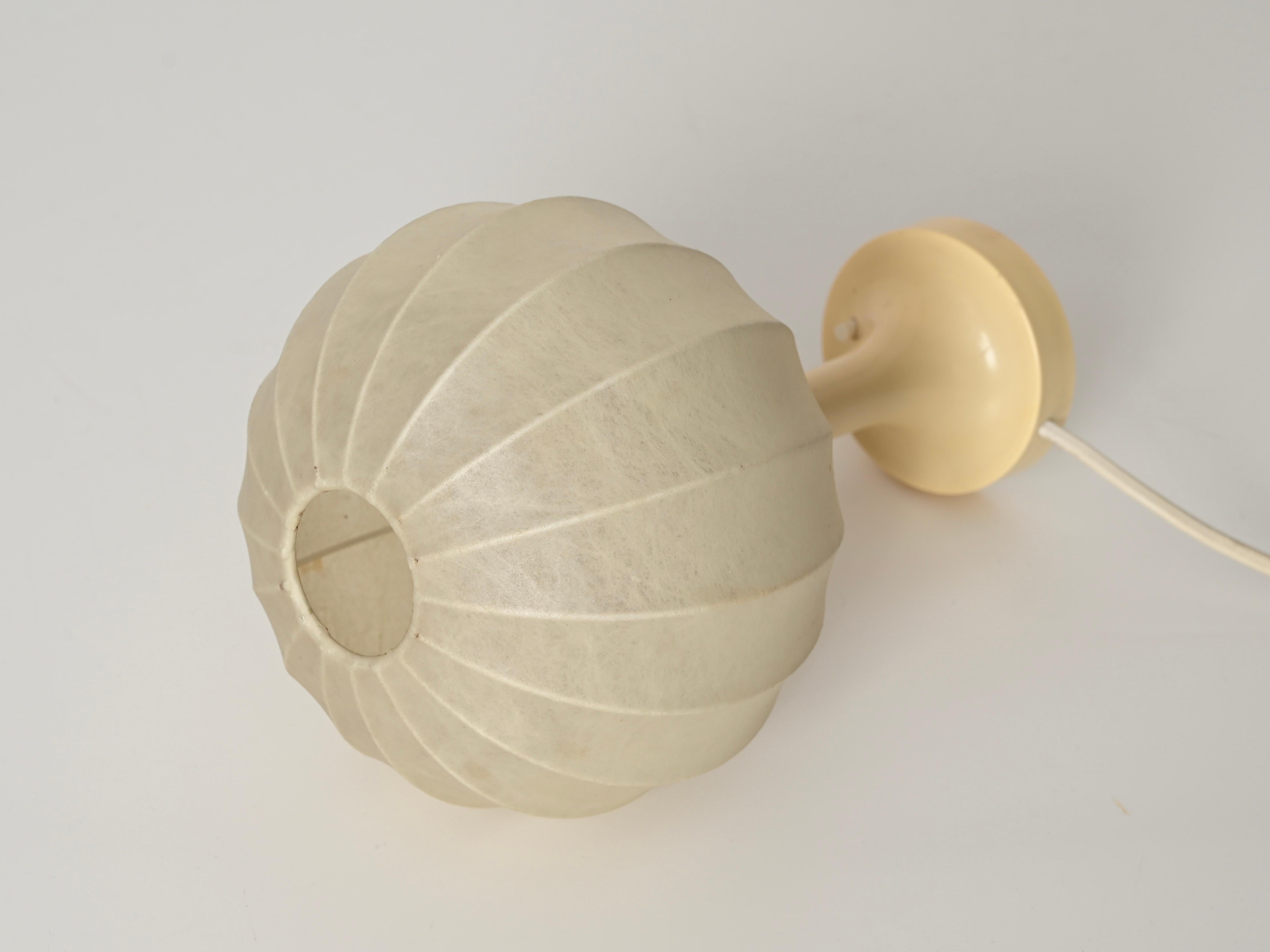 Lampada da tavolo con base in crema Cocoon di Castiglioni, metà secolo 1960 in vendita 6