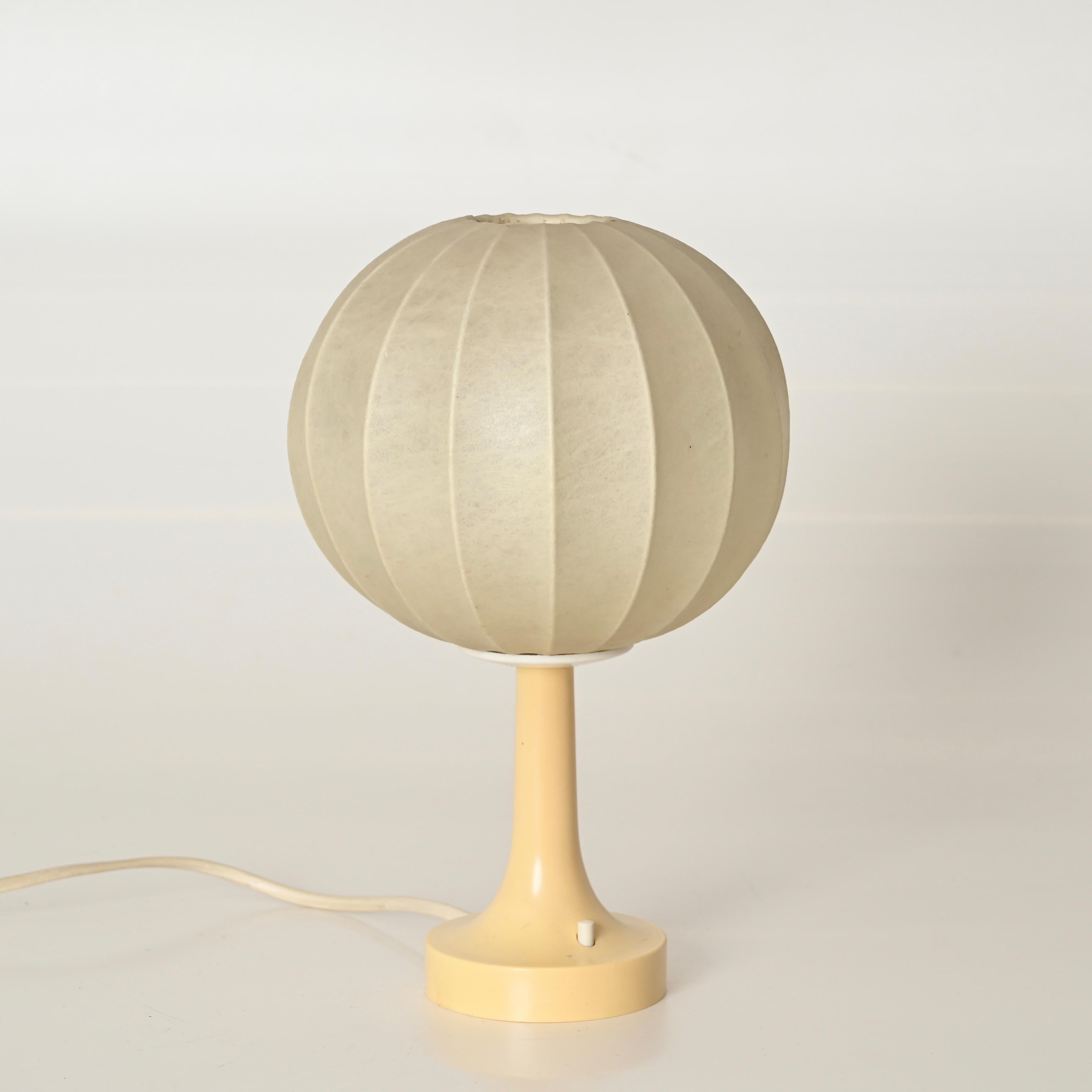 Lampada da tavolo con base in crema Cocoon di Castiglioni, metà secolo 1960 in vendita 8