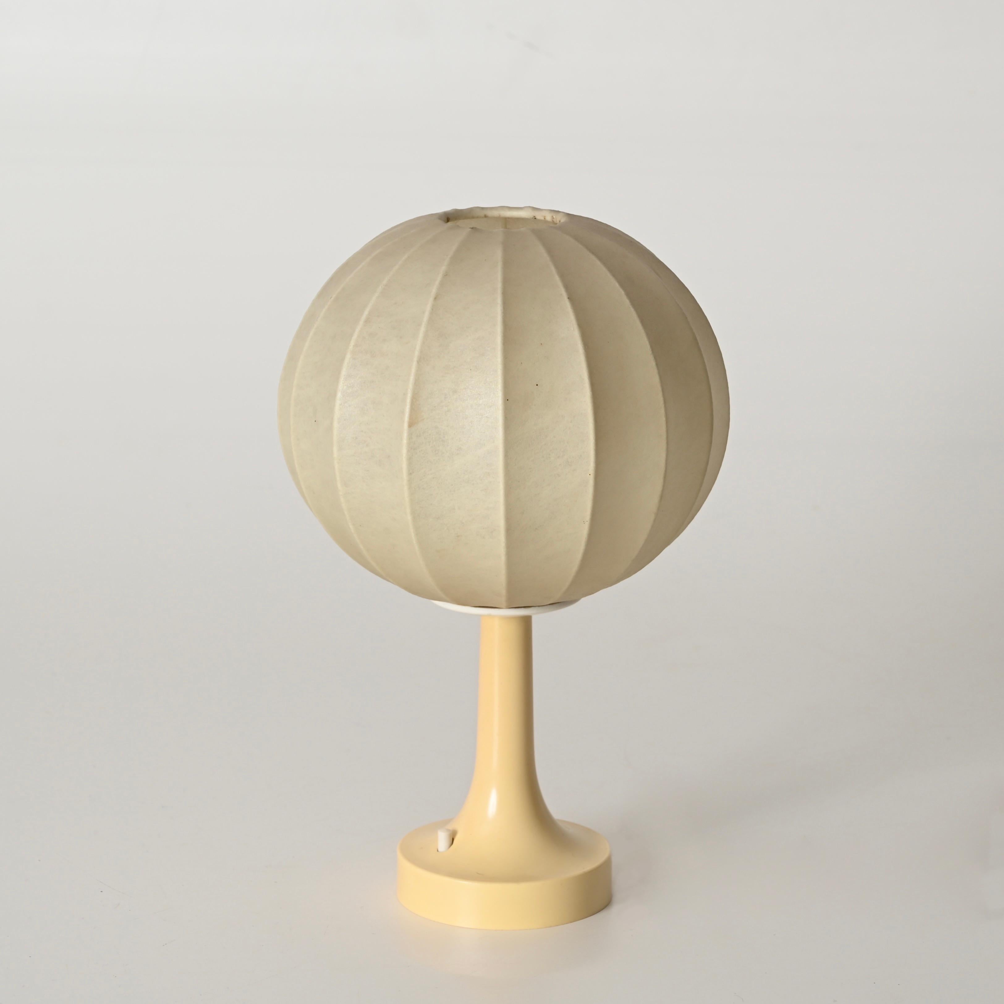 Lampada da tavolo con base in crema Cocoon di Castiglioni, metà secolo 1960 in vendita 10
