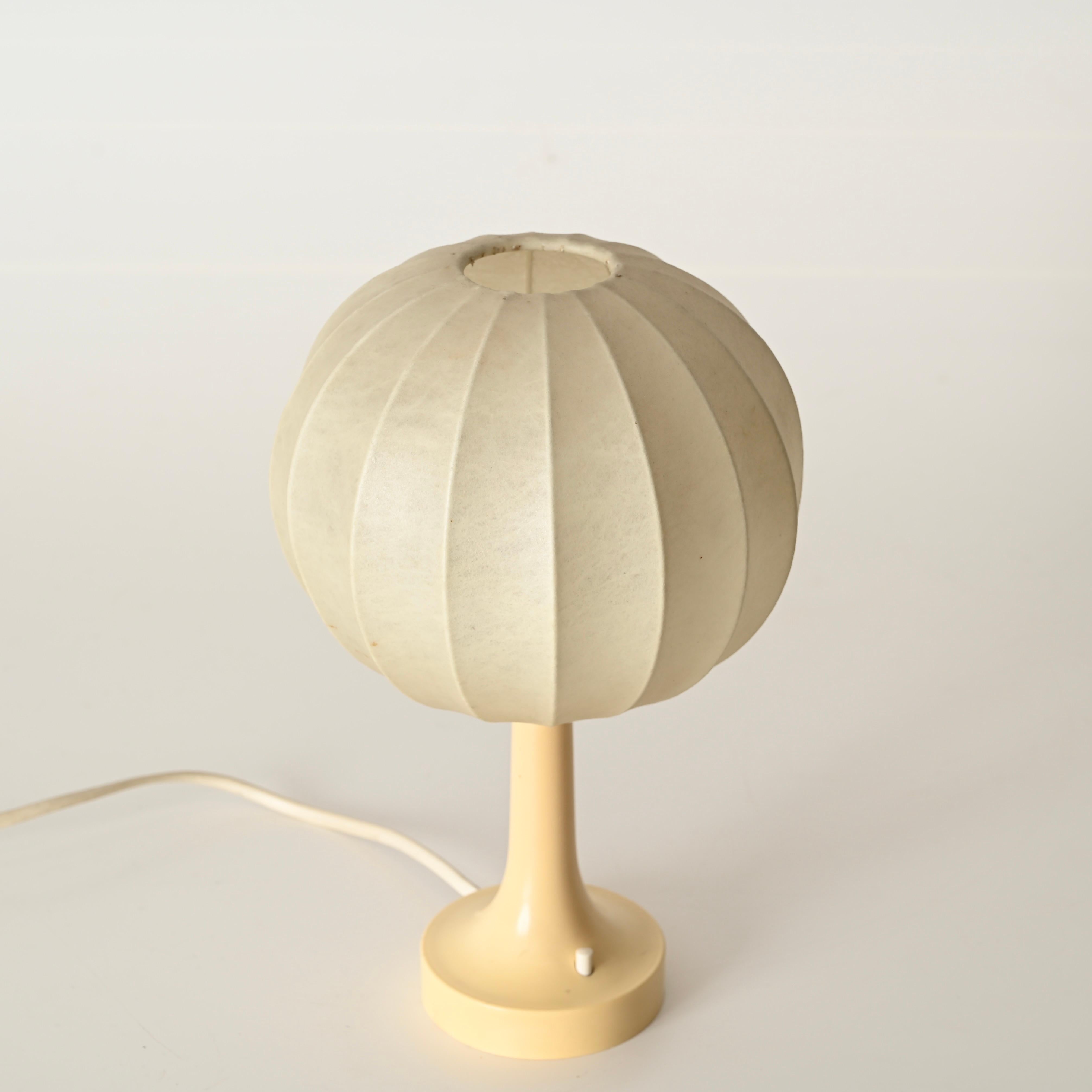 Italiano Lampada da tavolo con base in crema Cocoon di Castiglioni, metà secolo 1960 in vendita