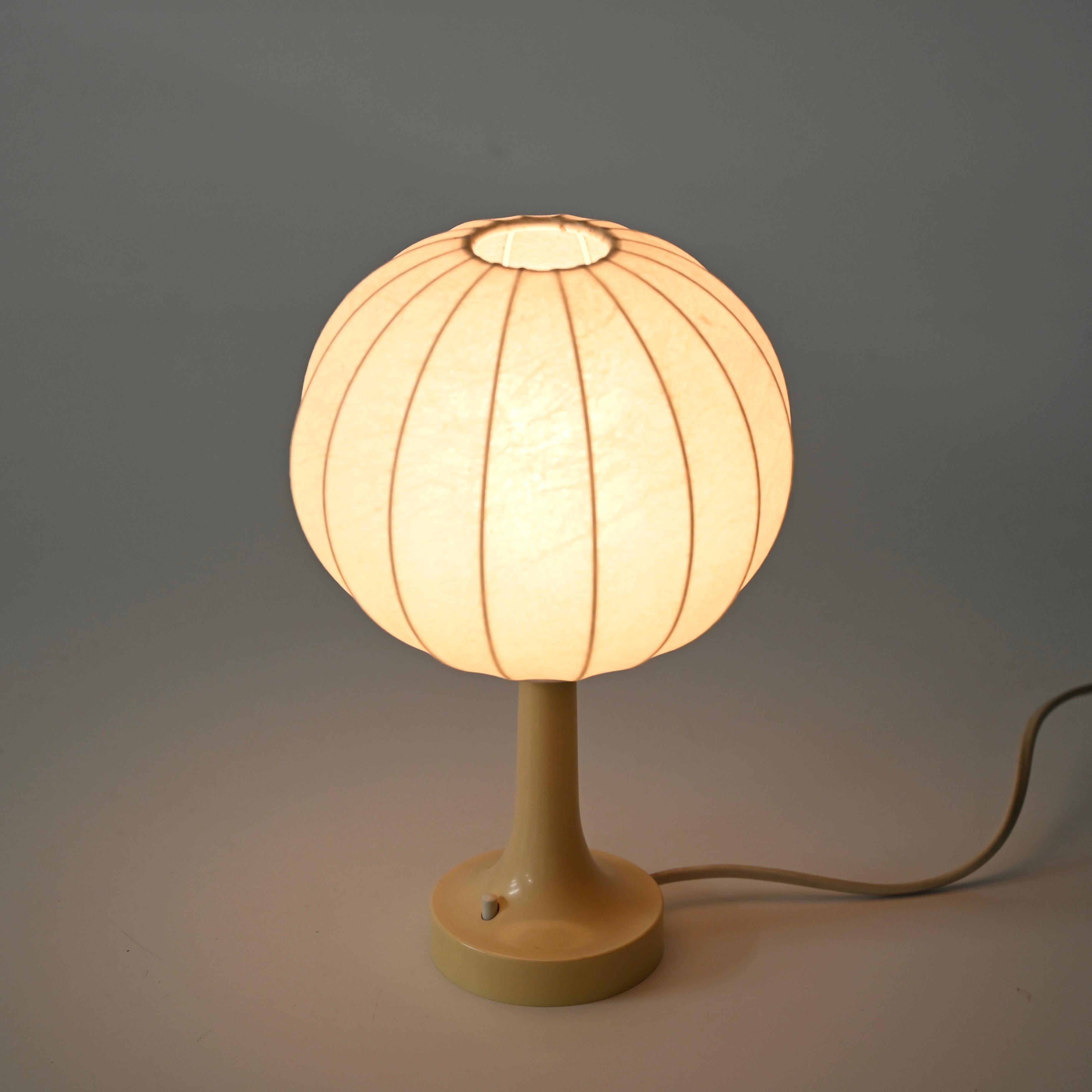 XX secolo Lampada da tavolo con base in crema Cocoon di Castiglioni, metà secolo 1960 in vendita
