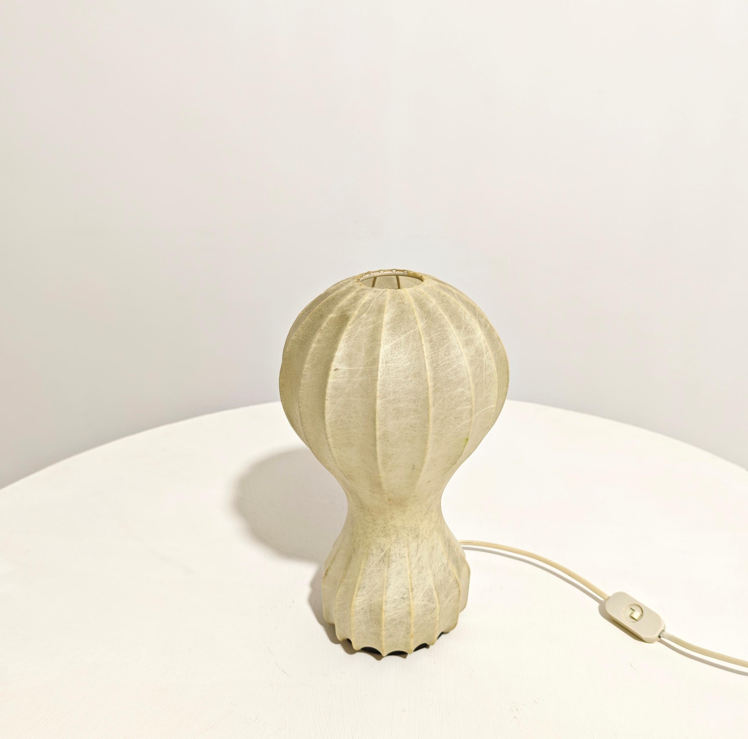 Lampe de table 'Gatto' Cocoon du milieu du siècle Achille & Pier Castiglioni Flos Italie 62s en vente 2