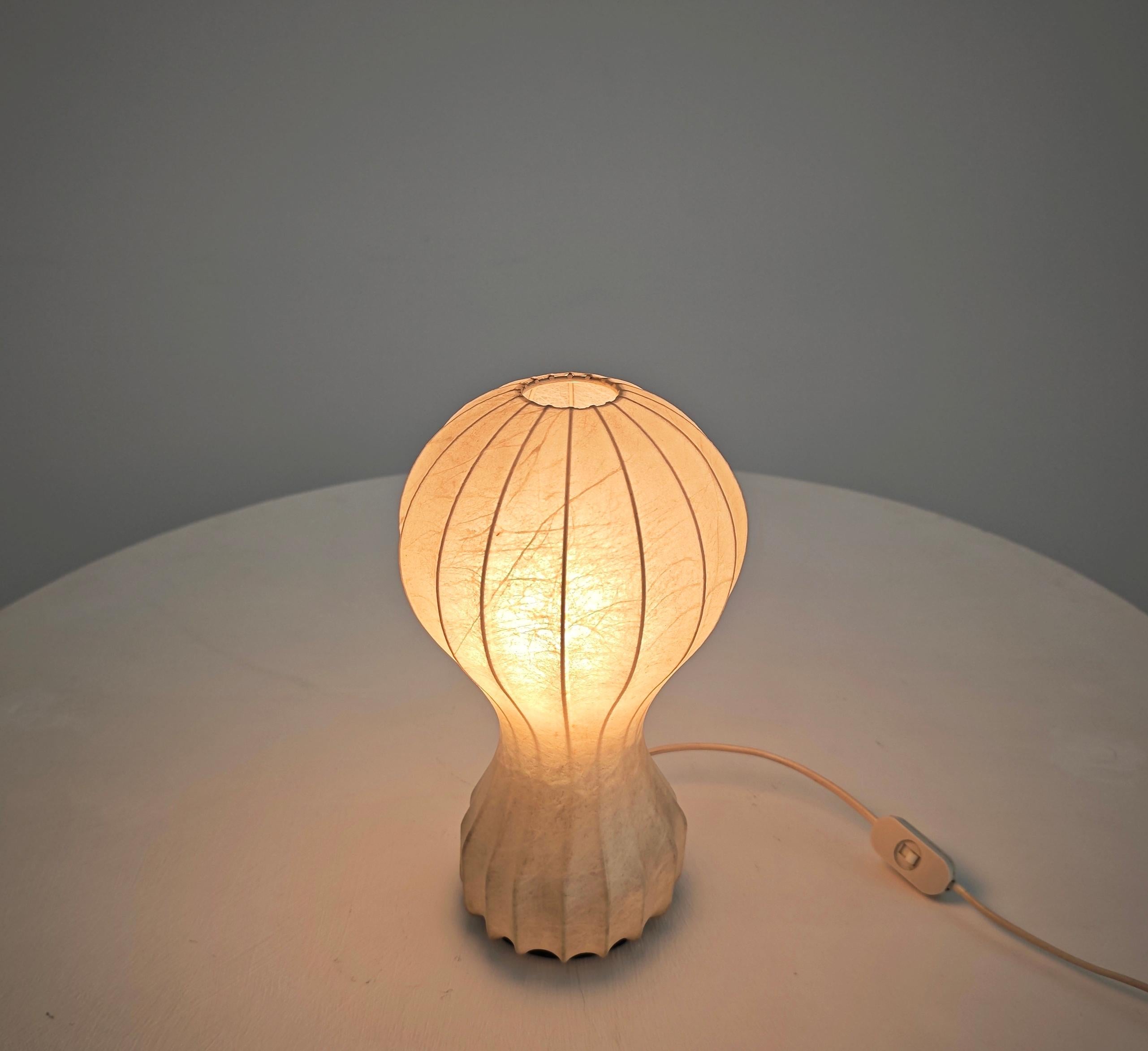 Lampe de table 'Gatto' Cocoon du milieu du siècle Achille & Pier Castiglioni Flos Italie 62s en vente 3
