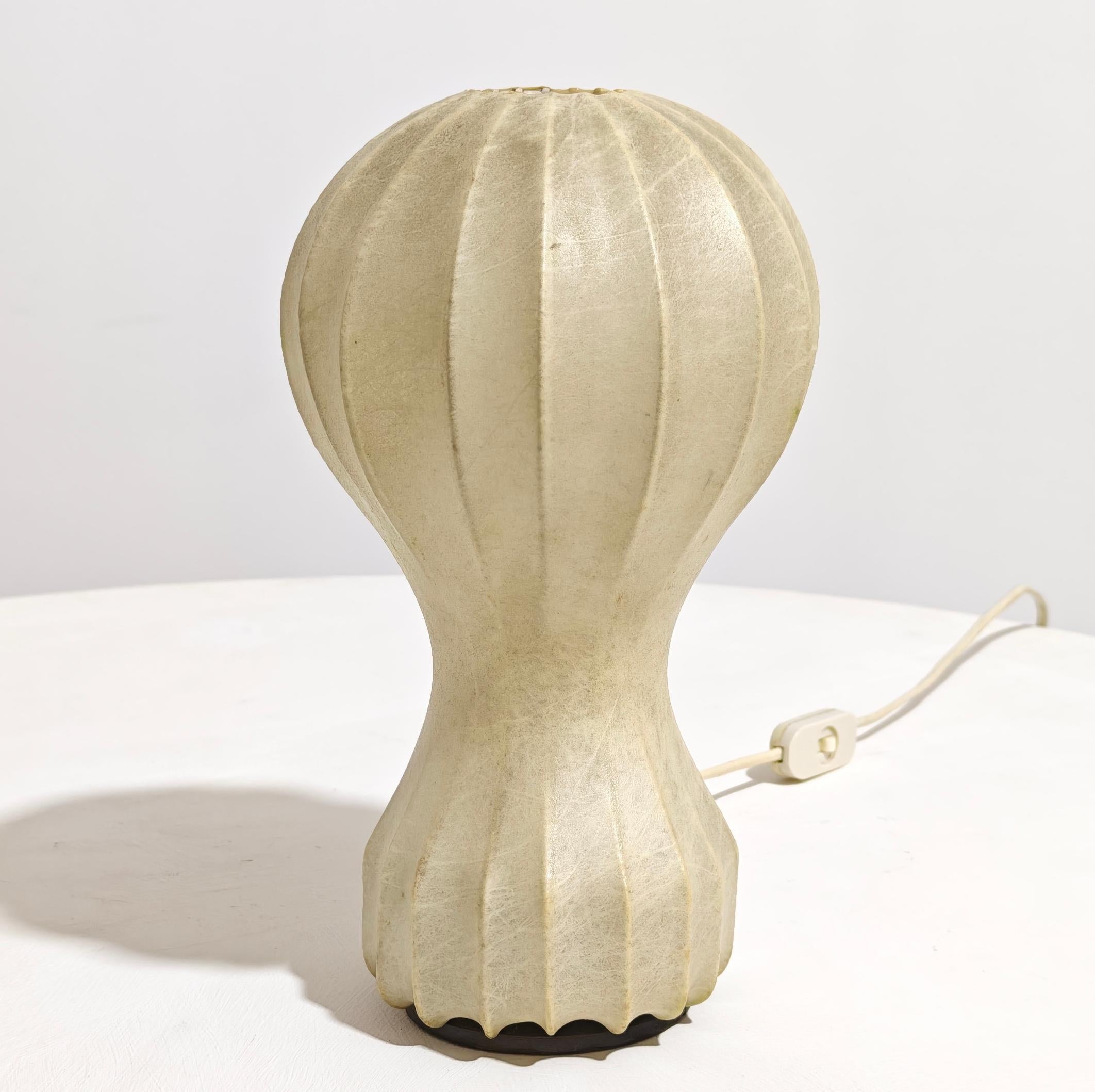Mid-Century Modern Lampe de table 'Gatto' Cocoon du milieu du siècle Achille & Pier Castiglioni Flos Italie 62s en vente