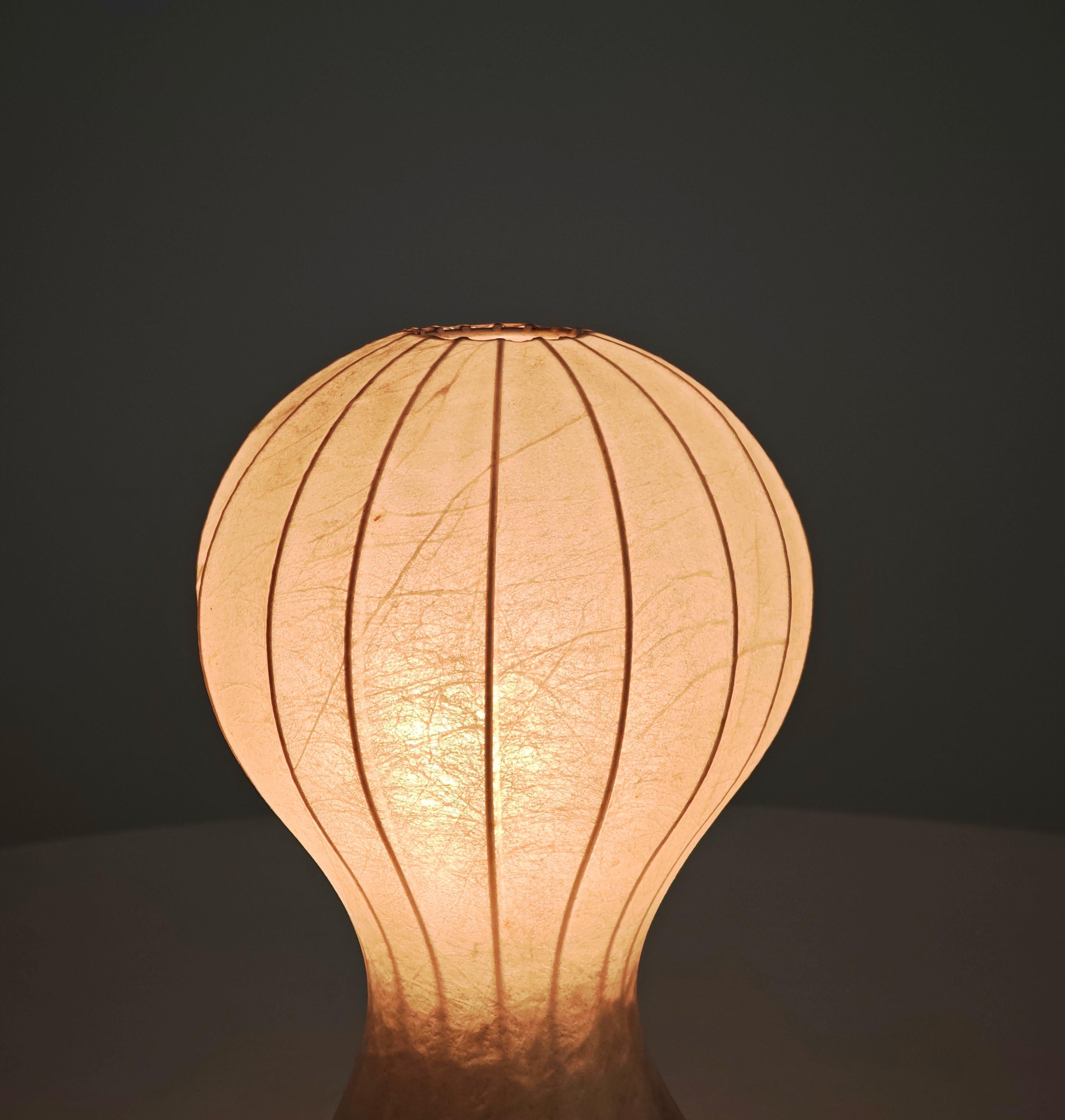 italien Lampe de table 'Gatto' Cocoon du milieu du siècle Achille & Pier Castiglioni Flos Italie 62s en vente