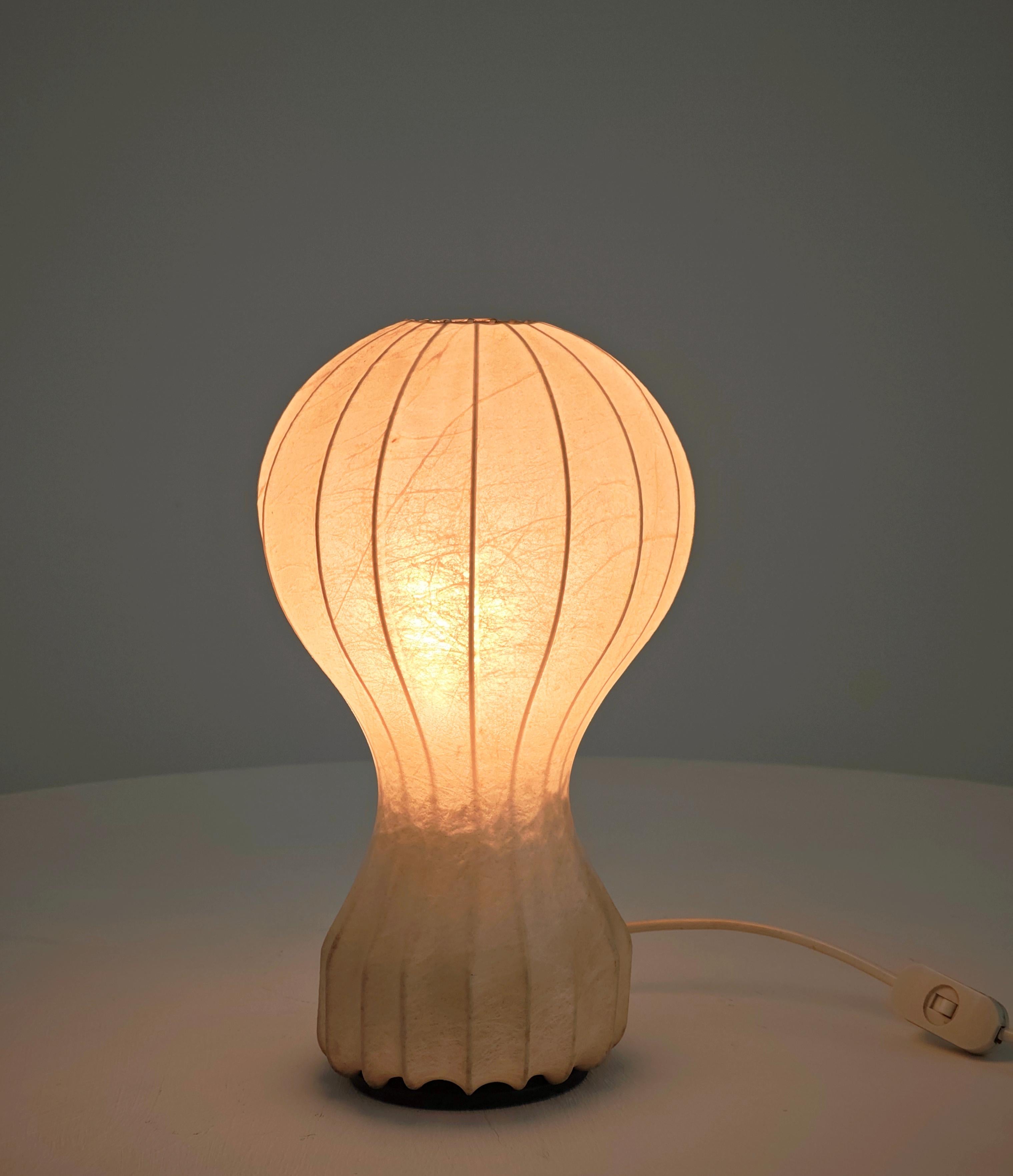 Lampe de table 'Gatto' Cocoon du milieu du siècle Achille & Pier Castiglioni Flos Italie 62s Bon état - En vente à Palermo, IT