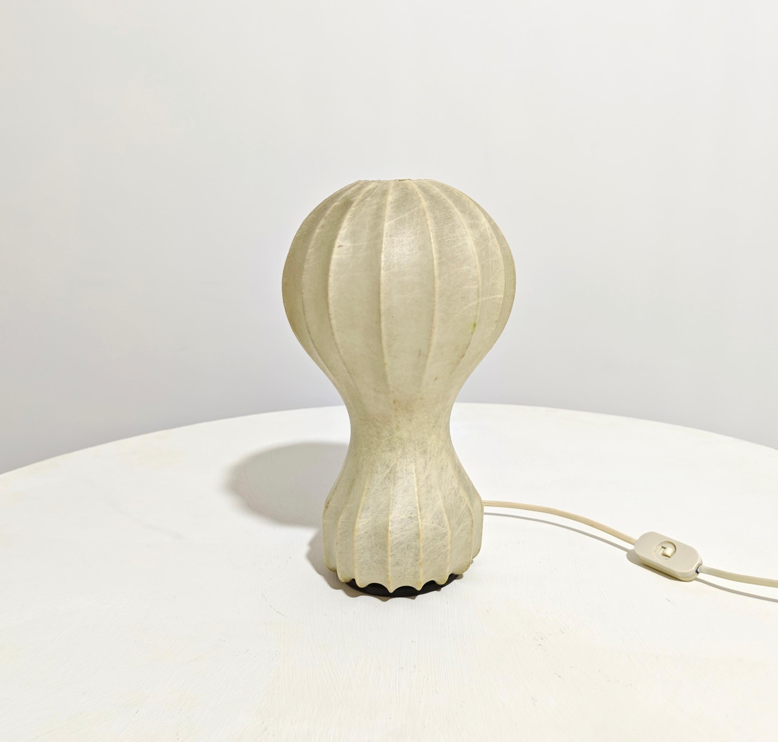 Métal Lampe de table 'Gatto' Cocoon du milieu du siècle Achille & Pier Castiglioni Flos Italie 62s en vente