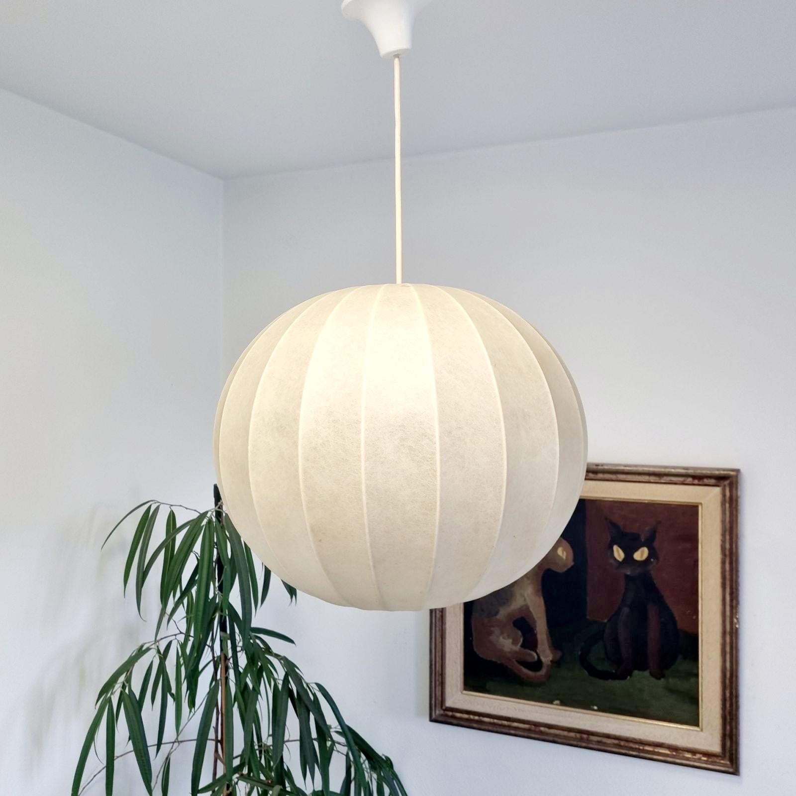 Cocoon-Pendelleuchte aus der Mitte des Jahrhunderts von Achille Castiglioni für Flos, Italien, 1960er Jahre (Moderne der Mitte des Jahrhunderts) im Angebot