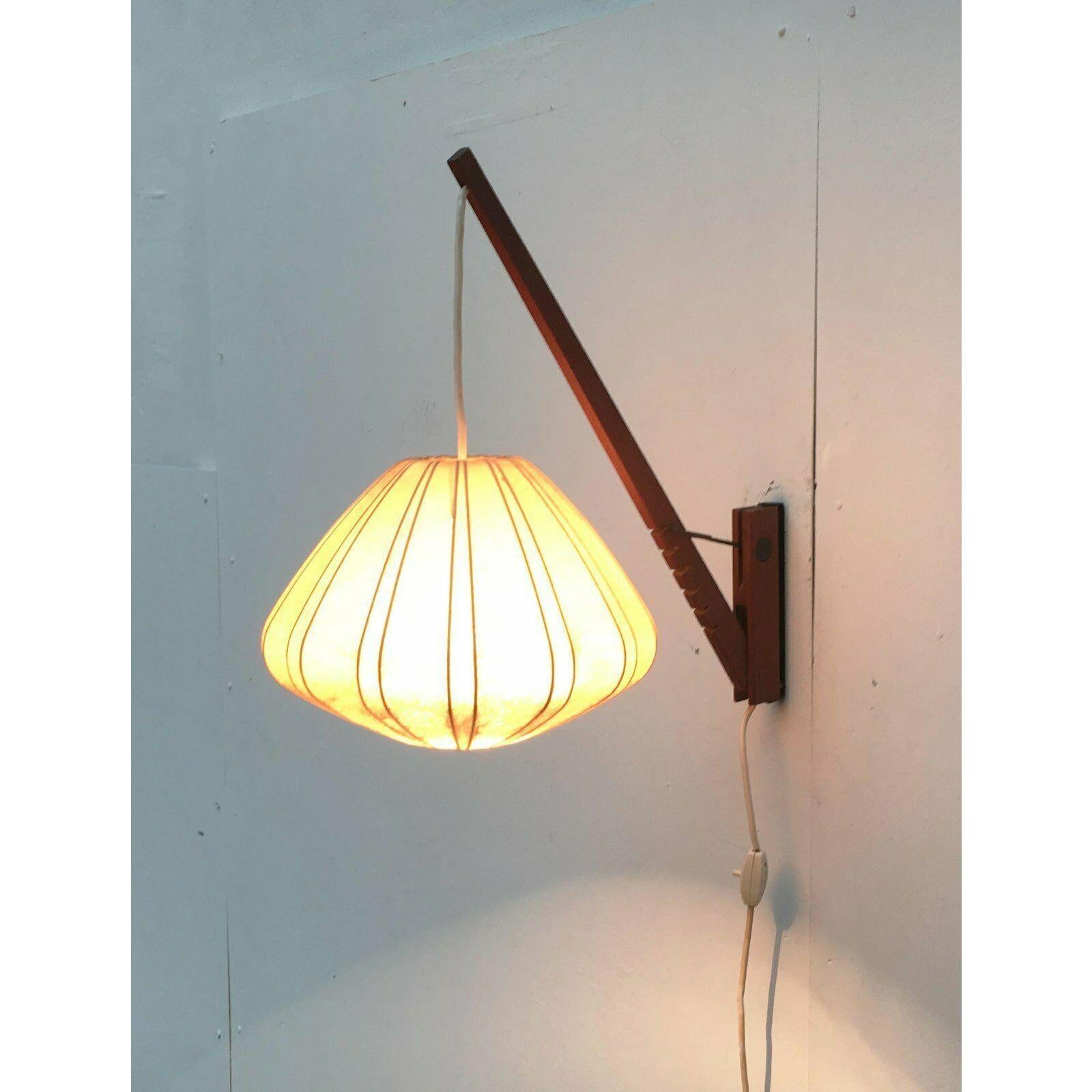 Mid-Century Cocoon Swivel Mounted Cantilever Wall Lamp from Teak Wood, 1960s In Good Condition For Sale In Hamburg, DE