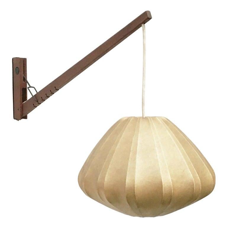 Cocoon schwenkbare freitragende Wandleuchte aus Teak Wood, 1960er Jahre