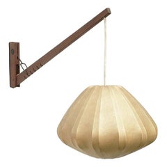 Cocoon schwenkbare freitragende Wandleuchte aus Teak Wood, 1960er Jahre