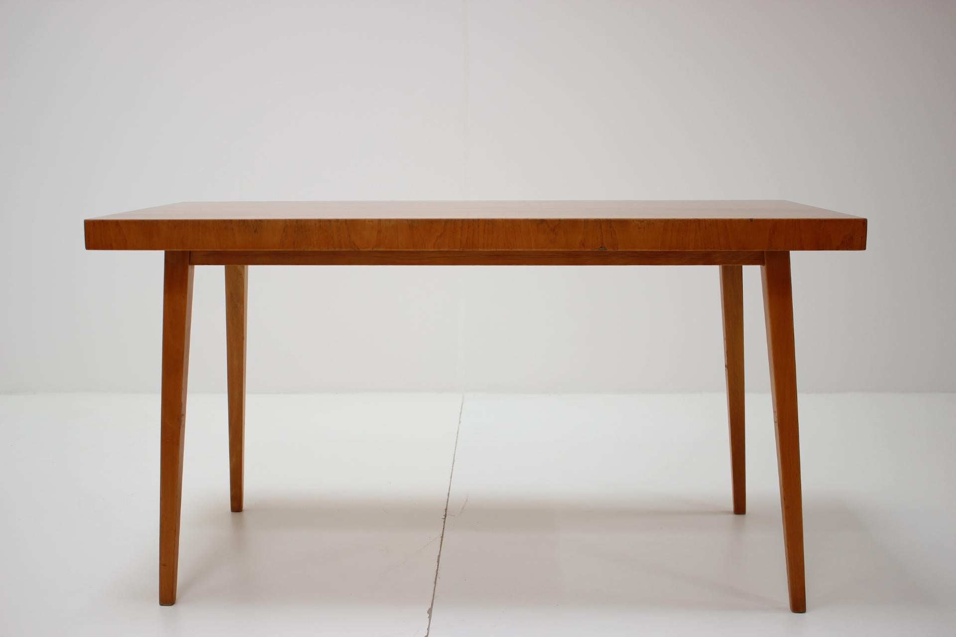 - Made in Czechoslovakia
- Made of walnut
- Has some signs use
- Good, original condition.